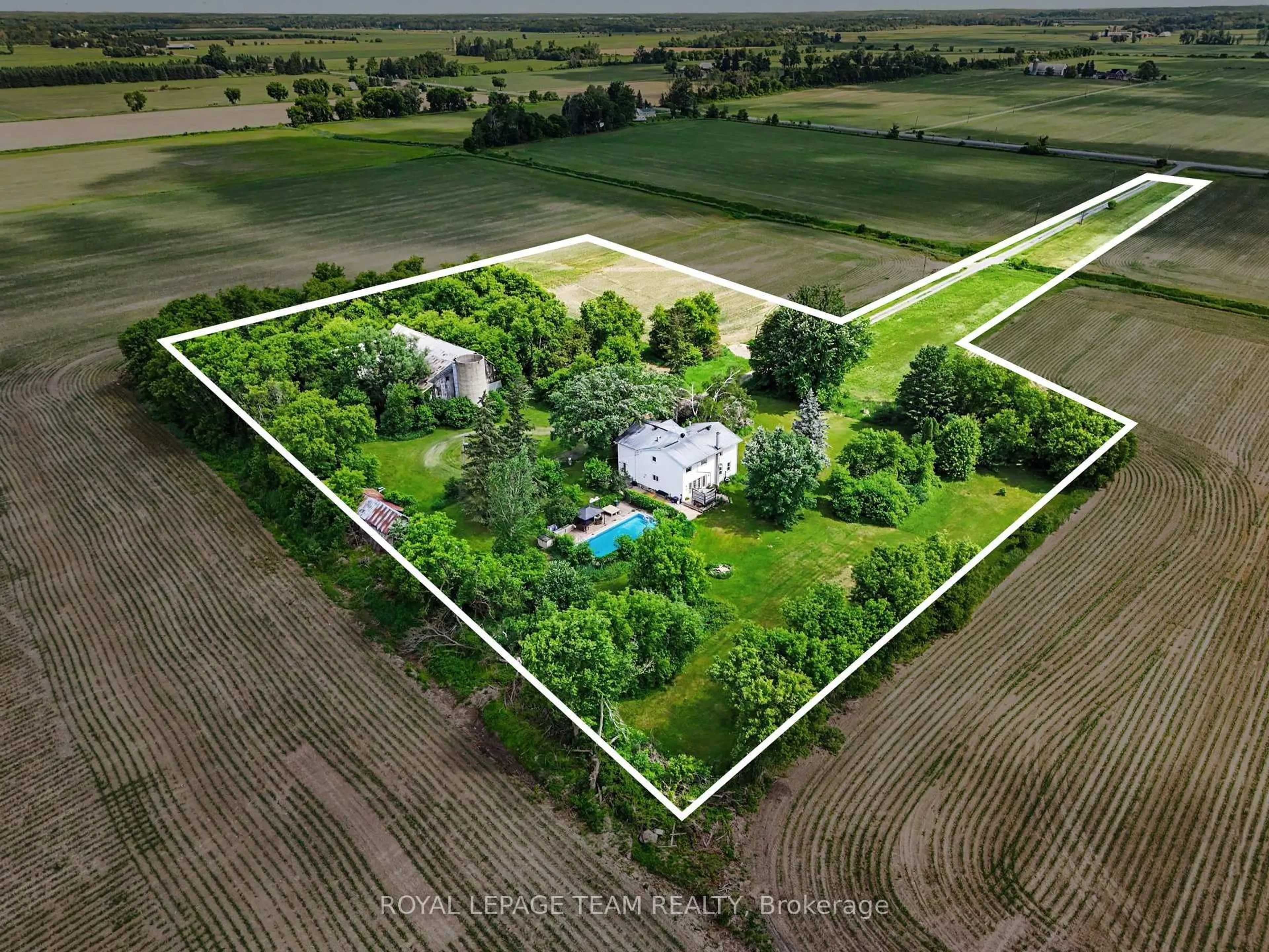 A pic from outside/outdoor area/front of a property/back of a property/a pic from drone, building for 3648 Dalmac Rd, Osgoode Ontario K0A 2W0
