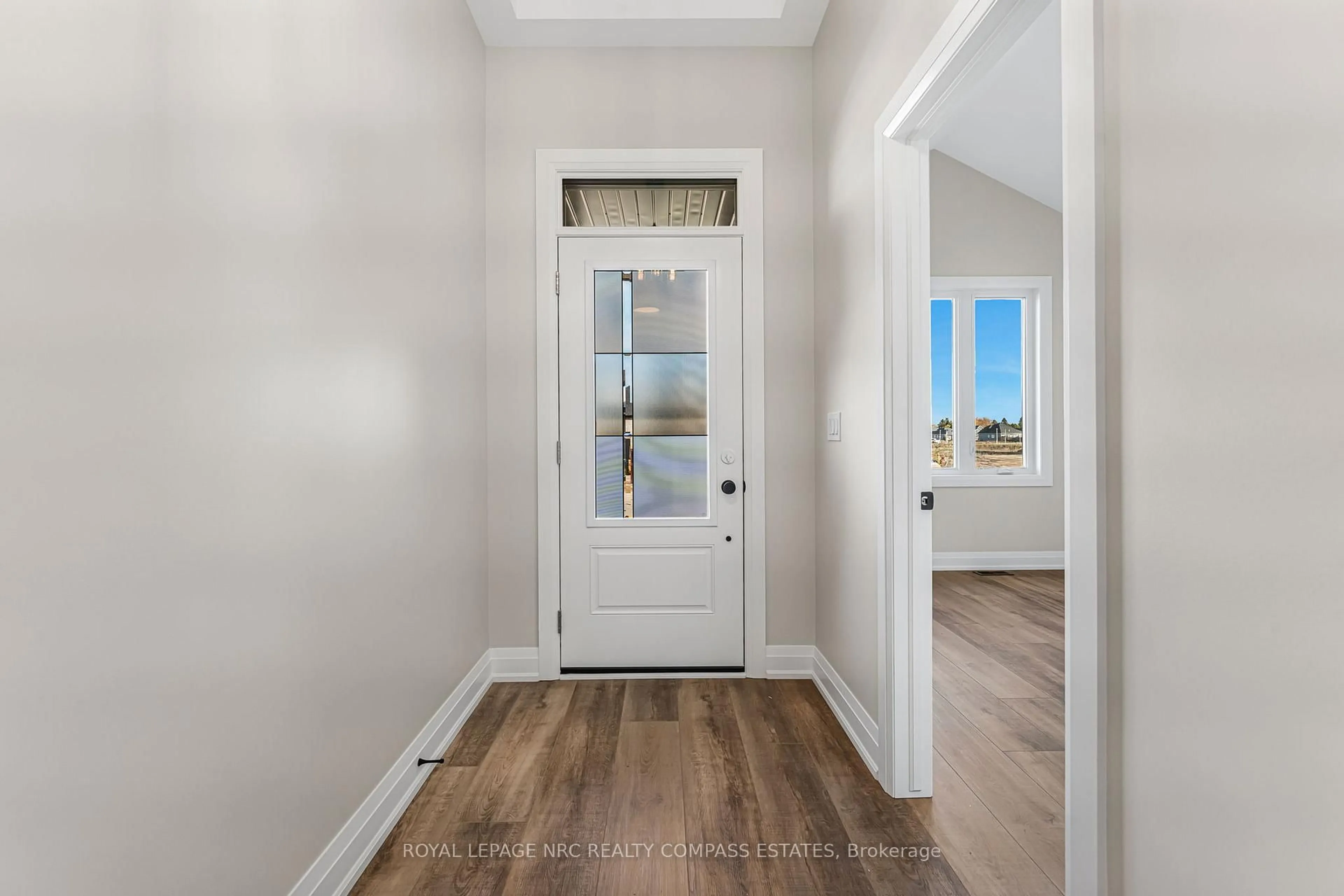 Indoor entryway for 19 CROSSROADS Dr, Niagara-on-the-Lake Ontario L0S 1J0