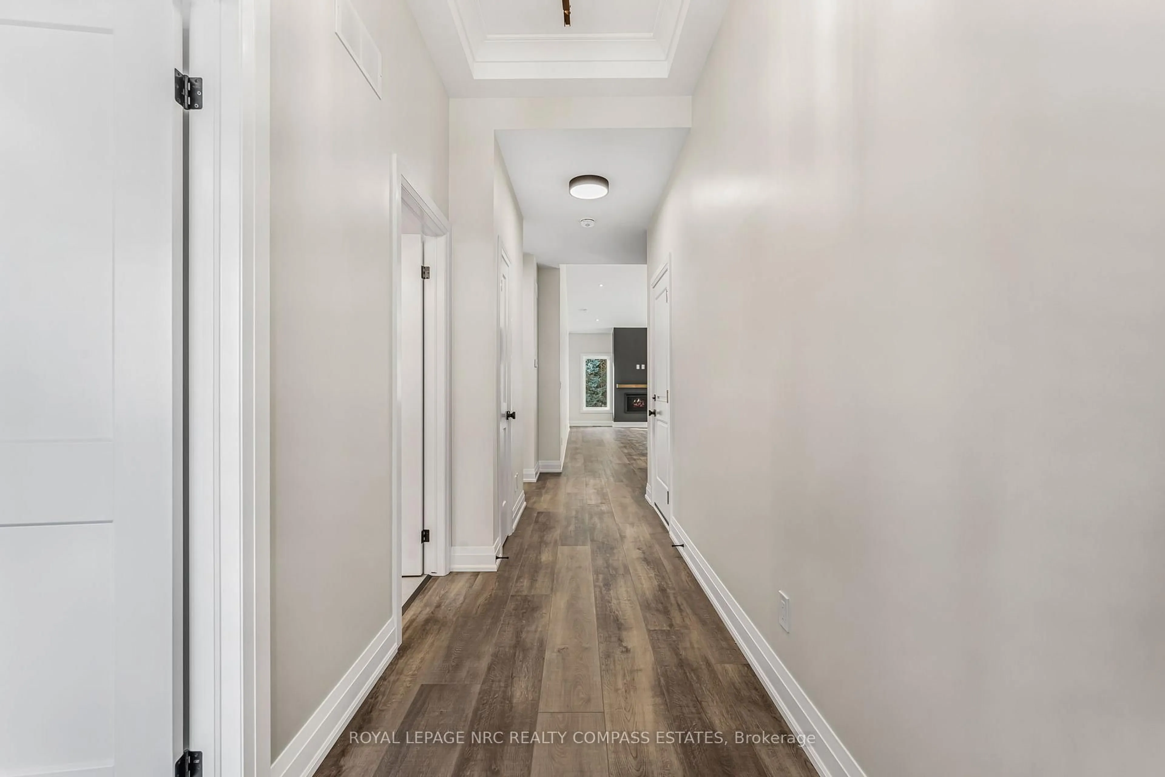 Indoor entryway for 21 CROSSROADS Dr, Niagara-on-the-Lake Ontario L0S 1J0