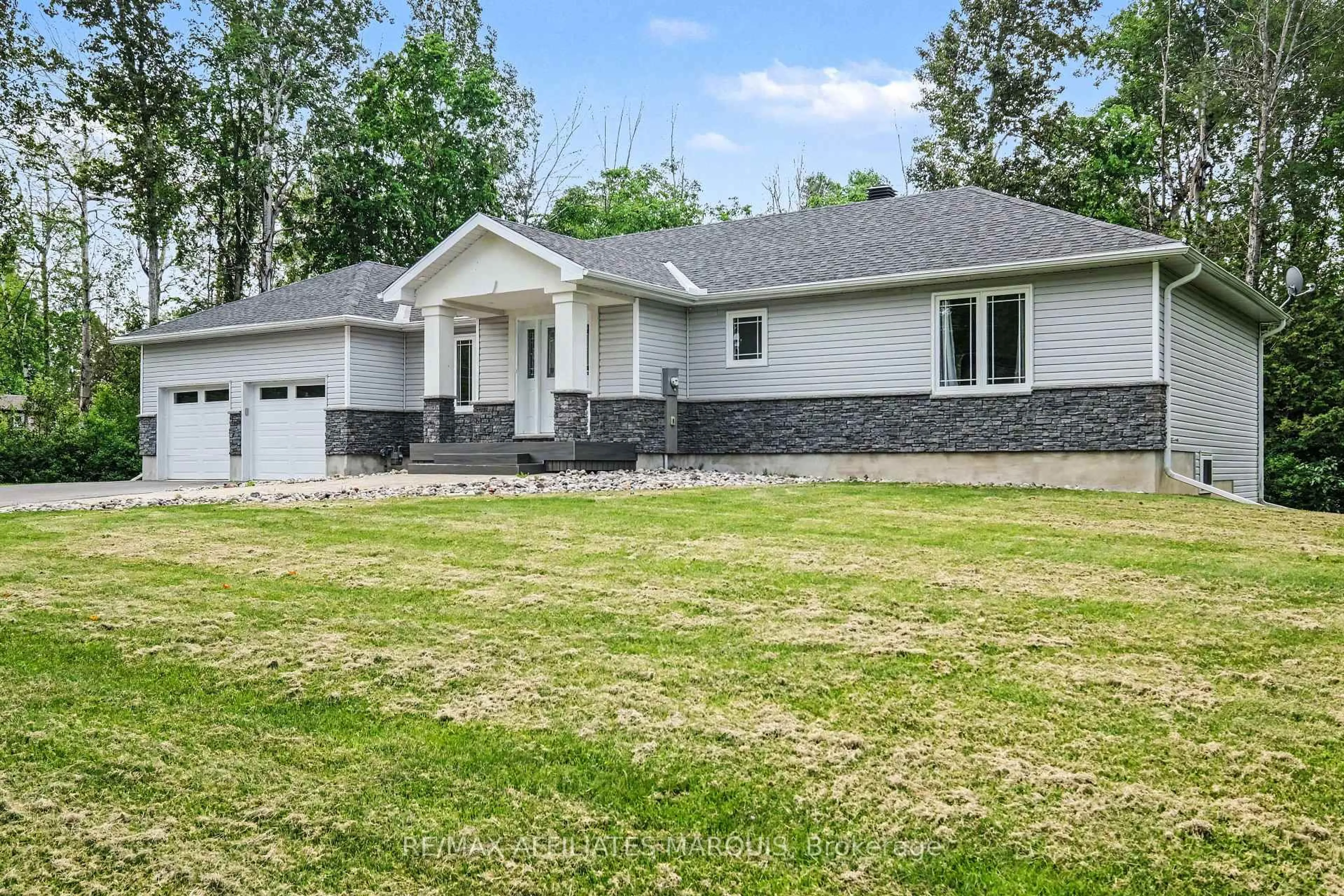 Home with vinyl exterior material, unknown for 97 Golf Club Rd, Rideau Lakes Ontario K7A 4S5