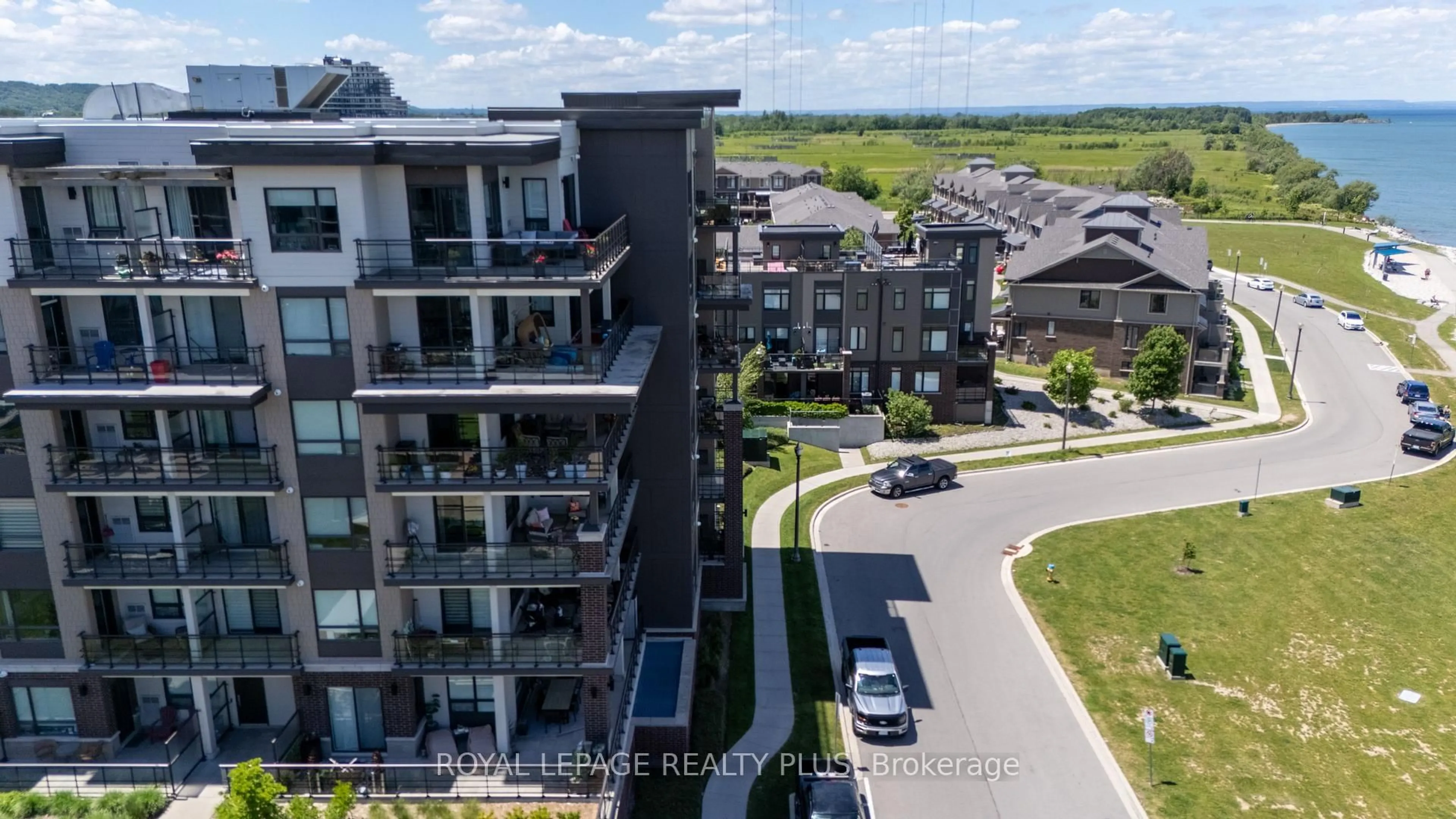 A pic from outside/outdoor area/front of a property/back of a property/a pic from drone, unknown for 10 Esplanade Lane #207, Grimsby Ontario L3M 0H1