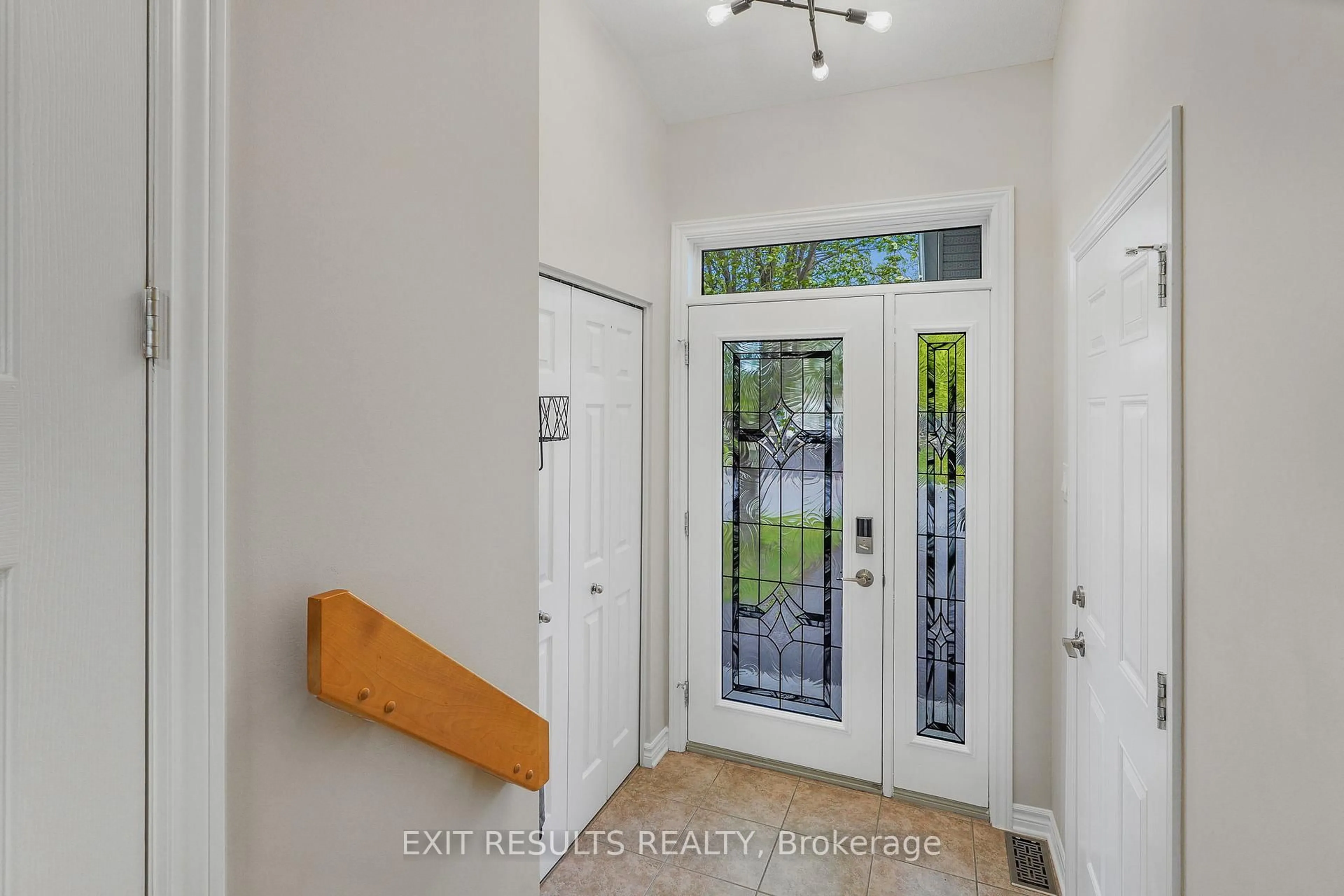 Indoor entryway for 2609 RAYMOND St, Clarence-Rockland Ontario K4K 0B6