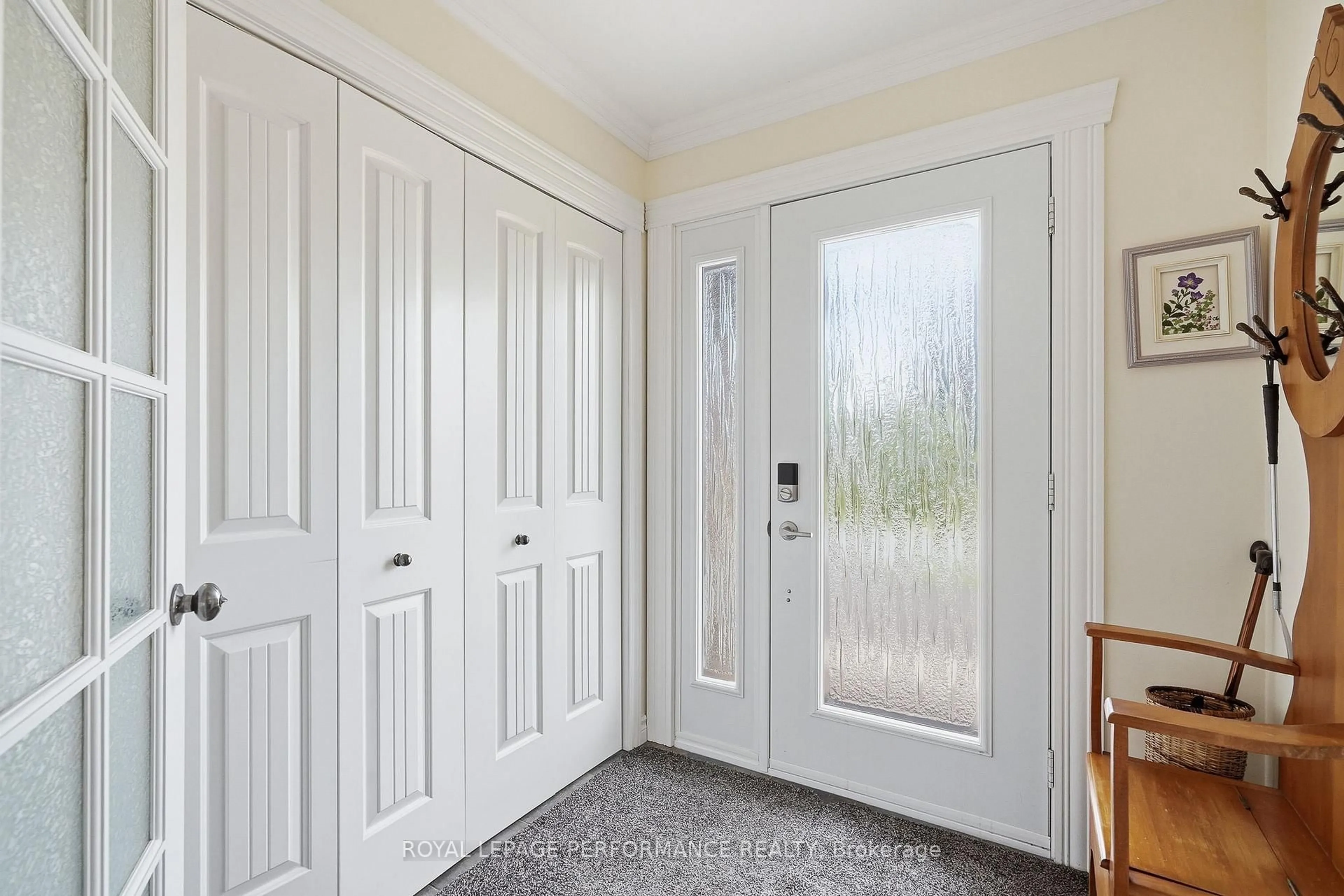 Indoor entryway for 992 Ghislain St, Hawkesbury Ontario K6A 3B2