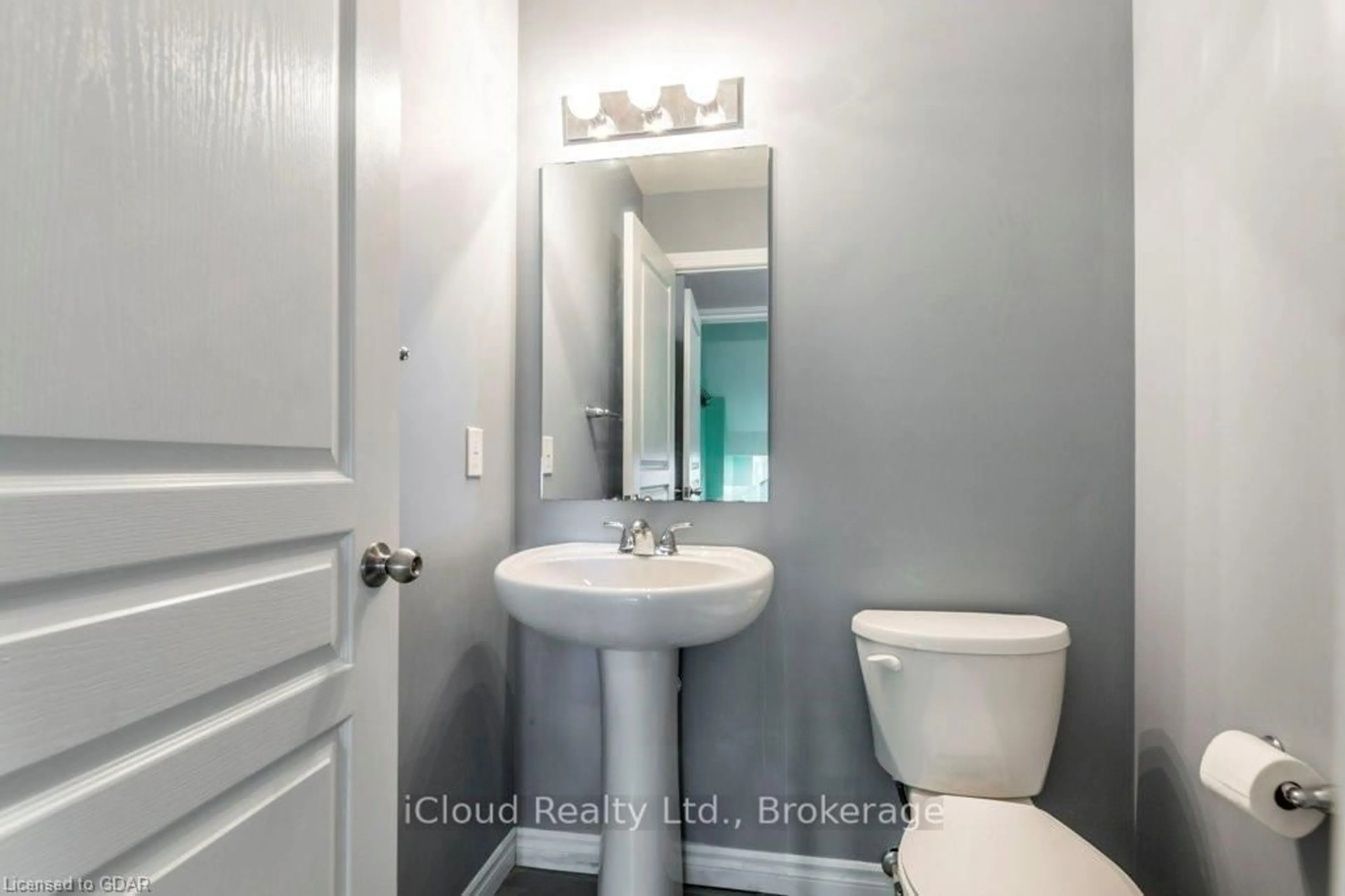 Standard bathroom, ceramic/tile floor for 122 Summit Ridge Dr, Guelph Ontario N1E 0M8