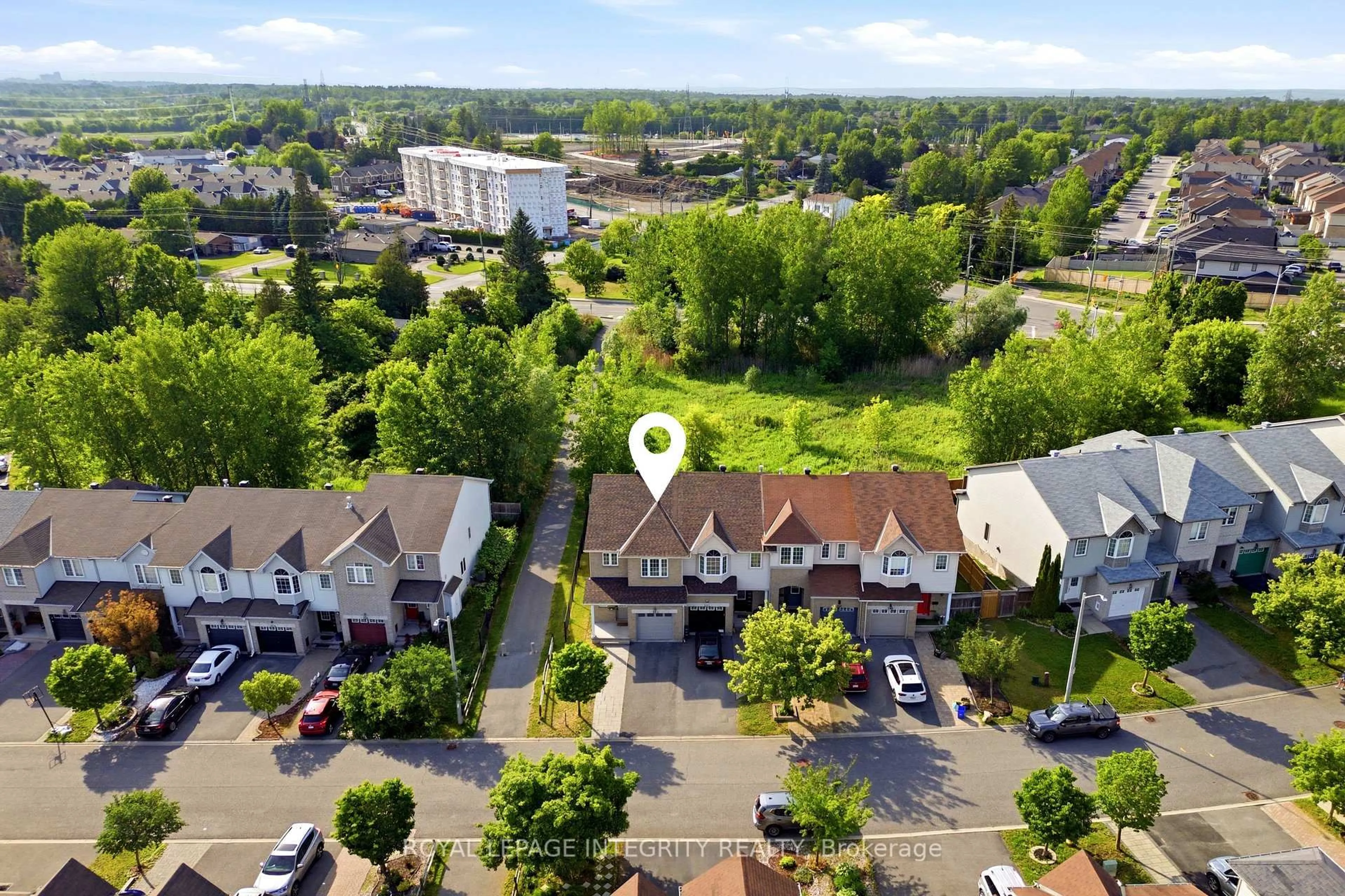 A pic from outside/outdoor area/front of a property/back of a property/a pic from drone, street for 354 Rolling Meadow Cres, Ottawa Ontario K1W 0A7