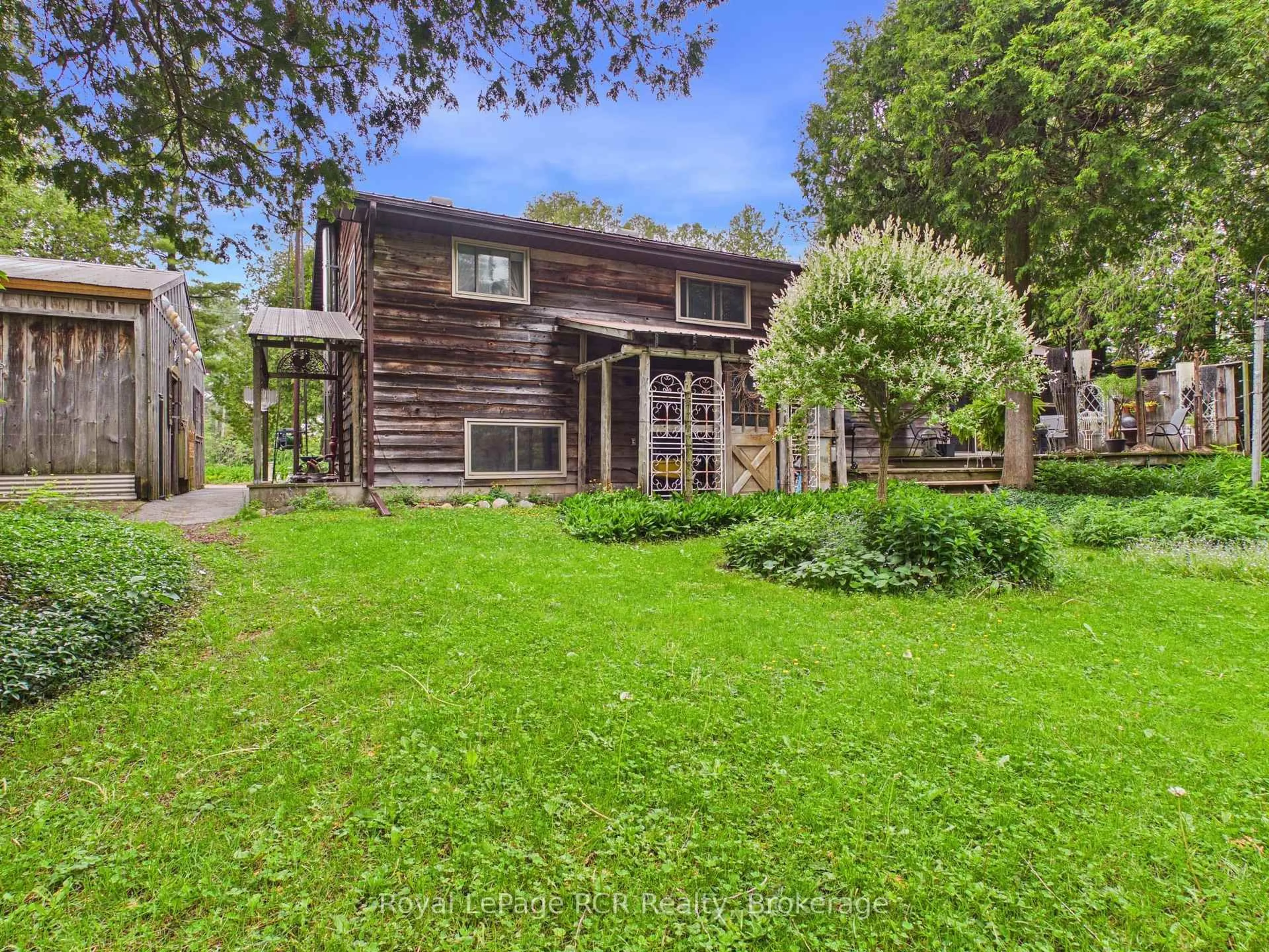 A pic from outside/outdoor area/front of a property/back of a property/a pic from drone, unknown for 38 Upper Lorne Beach Rd, Kincardine Ontario N0G 2T0