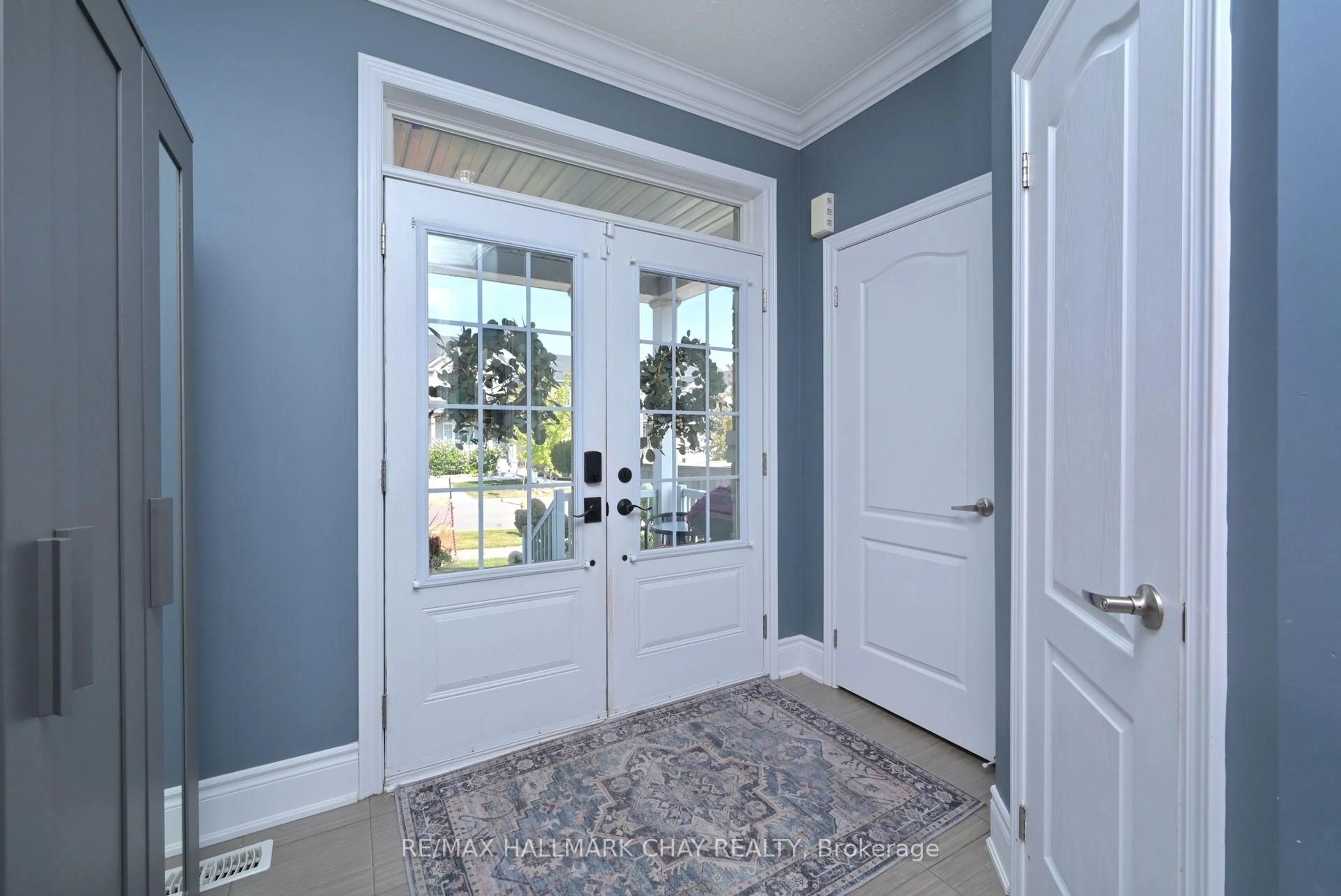 Indoor entryway for 337 Col. Phillips Dr, Shelburne Ontario L9V 3W1