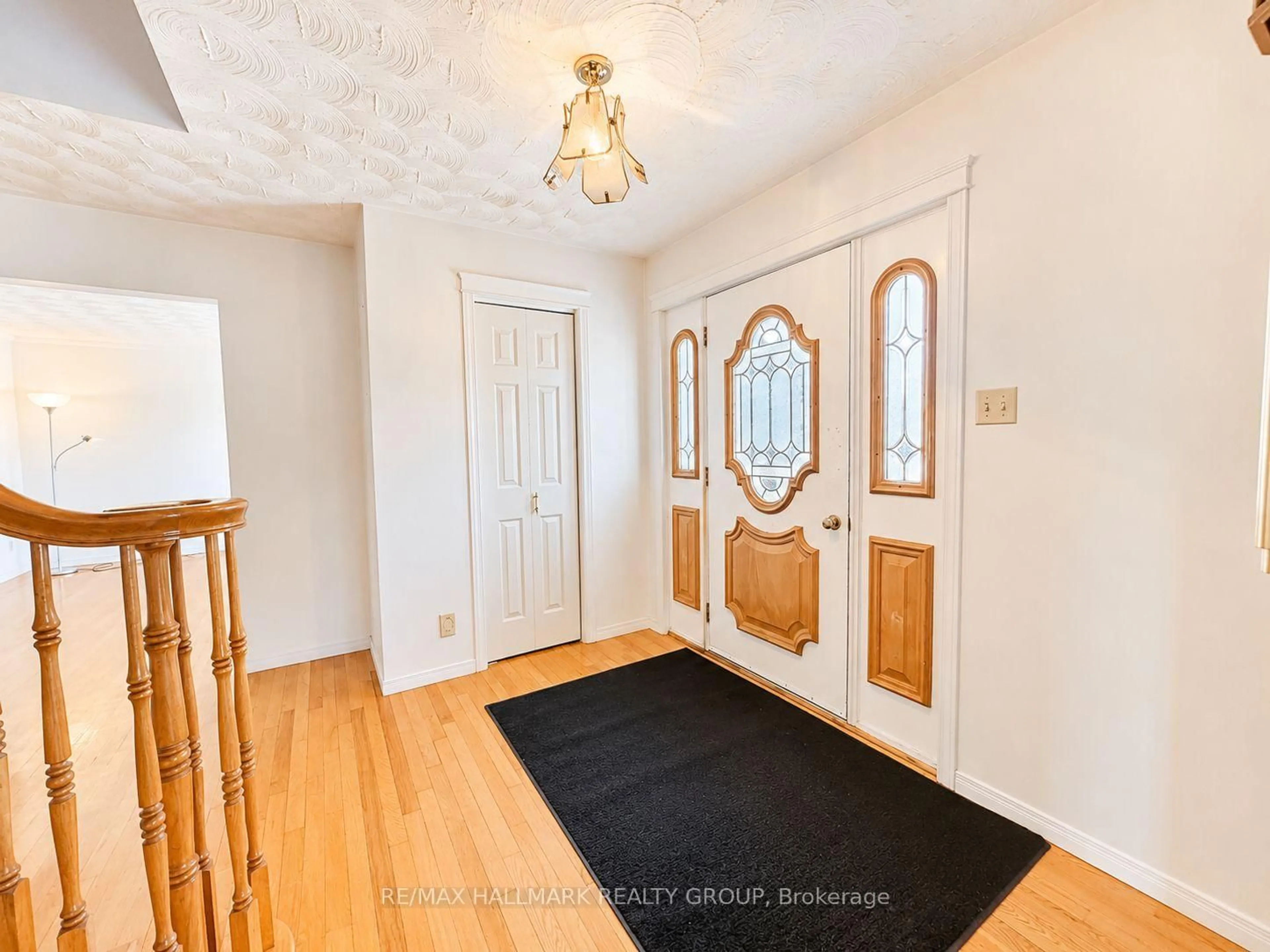 Indoor entryway for 591 Laurin St, Hawkesbury Ontario K6A 3G6