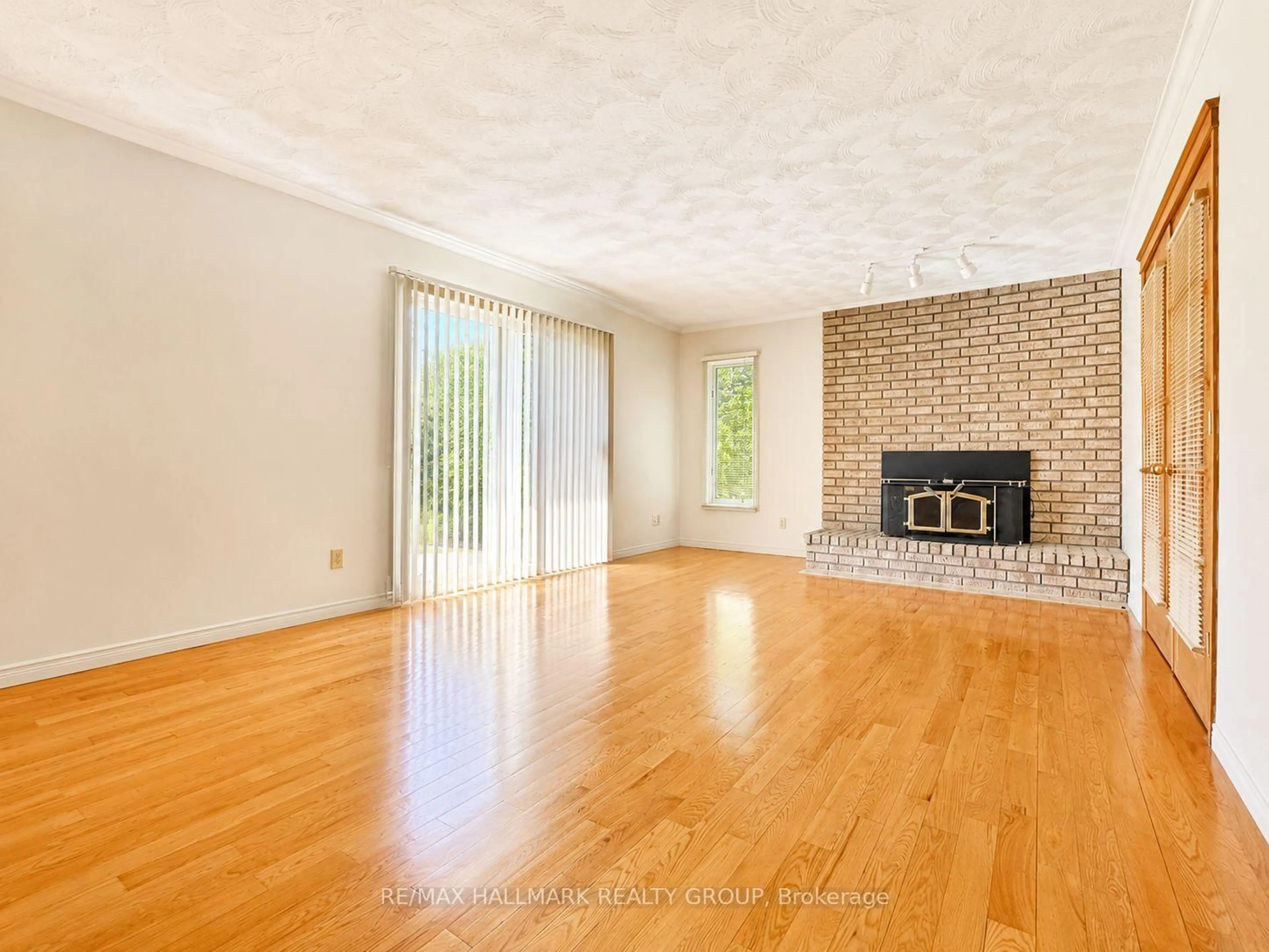 Living room with furniture, wood/laminate floor for 591 Laurin St, Hawkesbury Ontario K6A 3G6