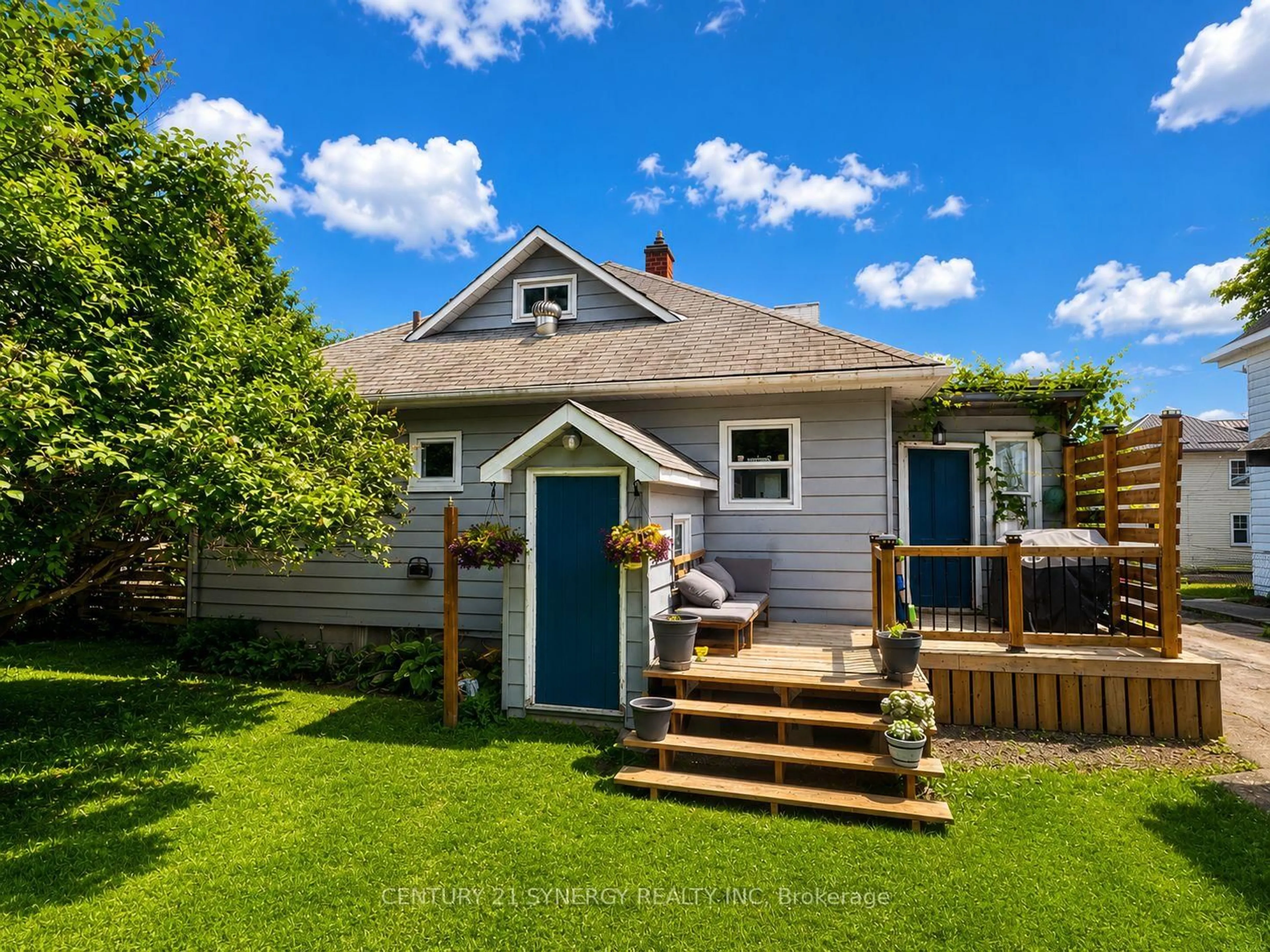 Home with vinyl exterior material, street for 80 Abel St, Smiths Falls Ontario K7A 4M5