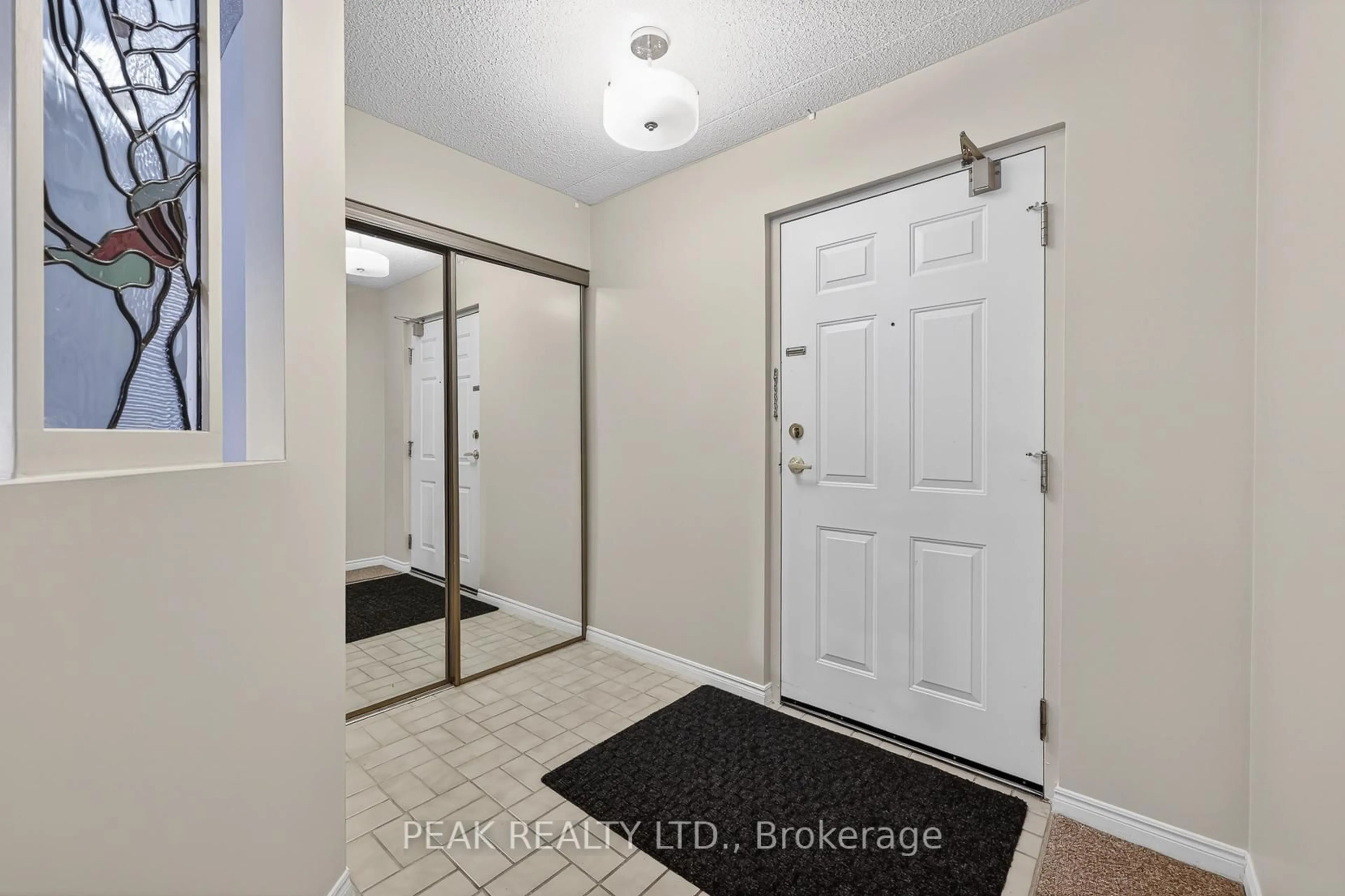 Indoor entryway for 217 Thames St #104, Ingersoll Ontario N5C 2T6