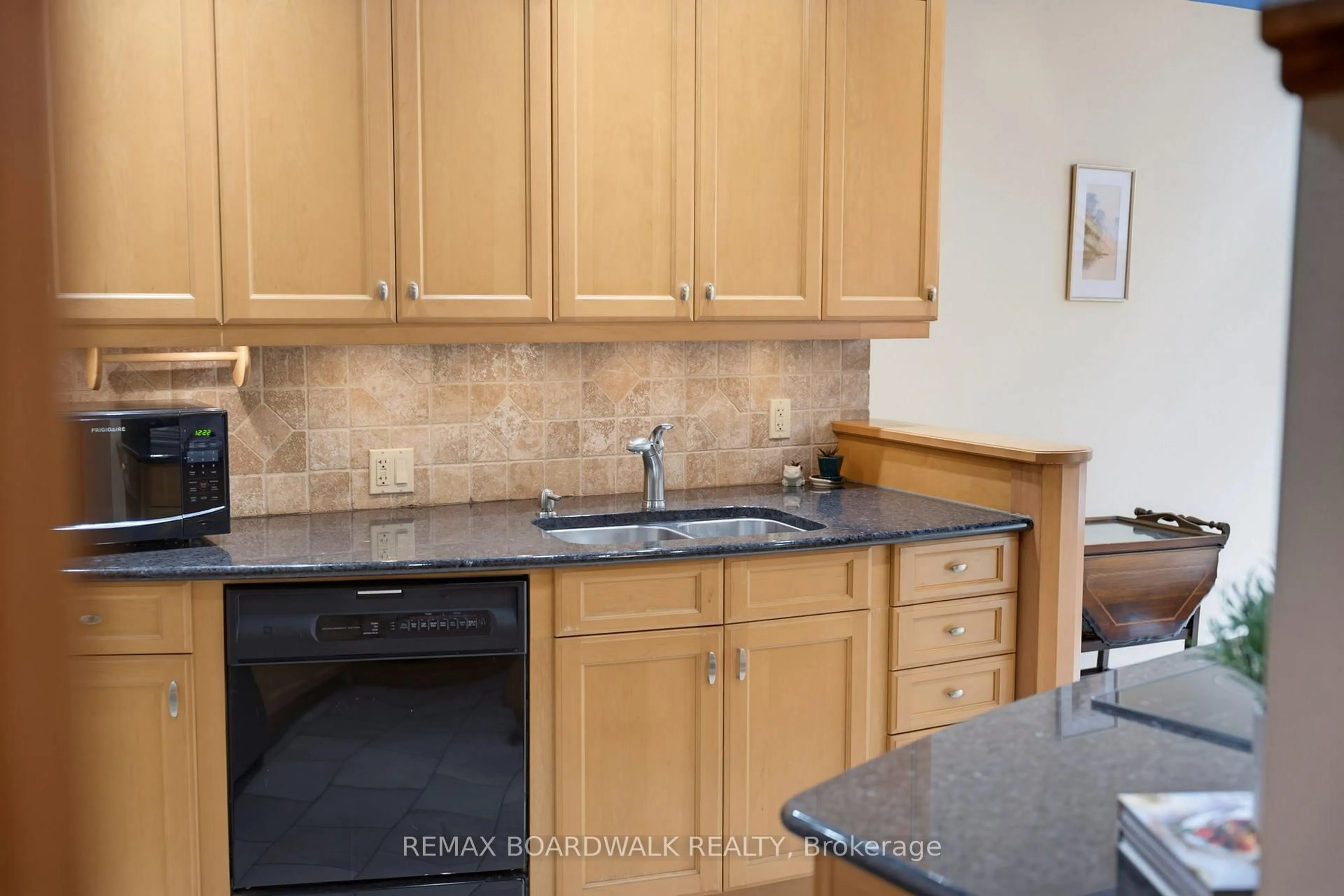 Standard kitchen, ceramic/tile floor for 595 Besserer St #B, Ottawa Ontario K1N 6C8