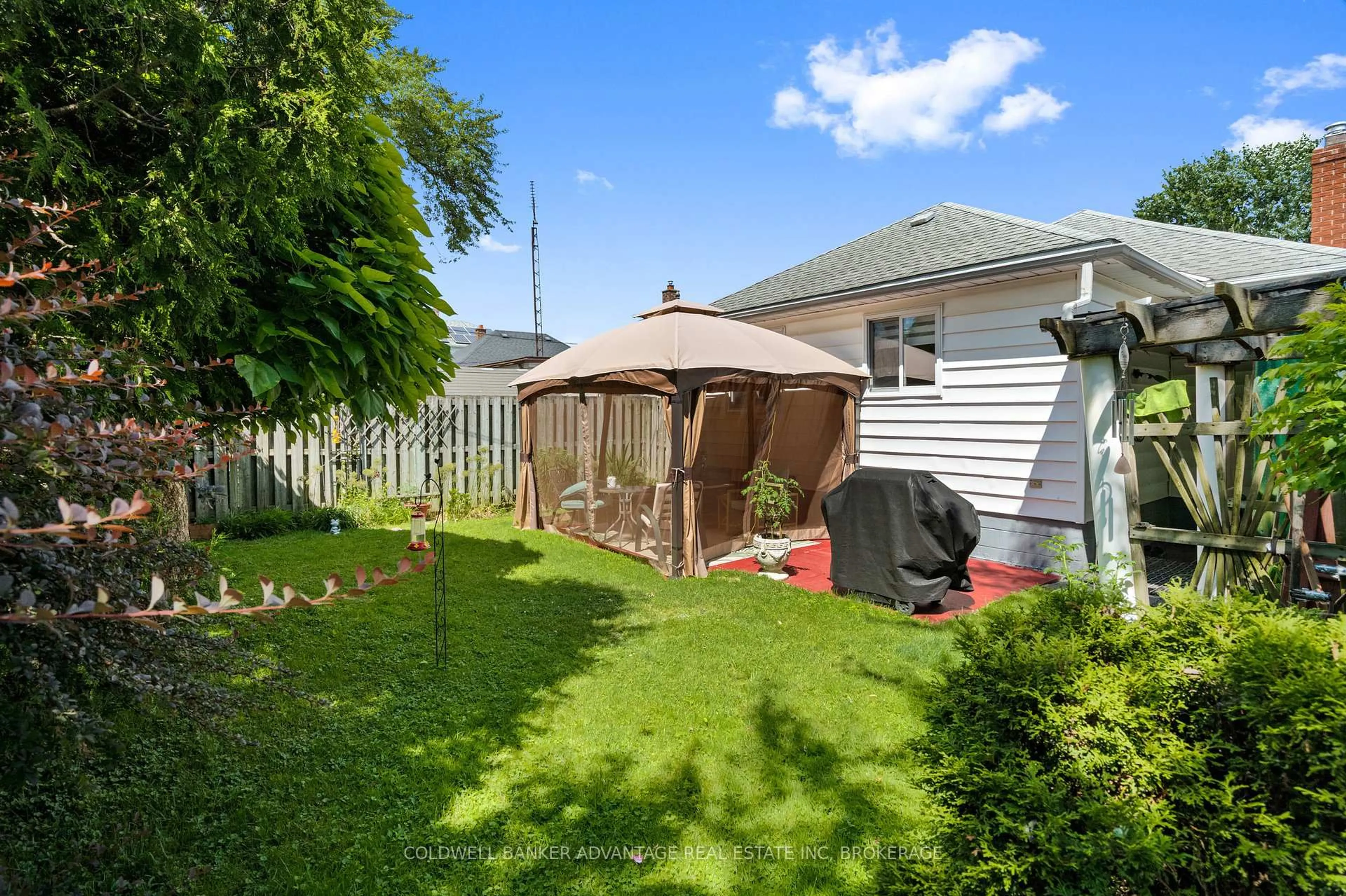 Patio, street for 25 Lyons Ave, Welland Ontario L3B 1L8