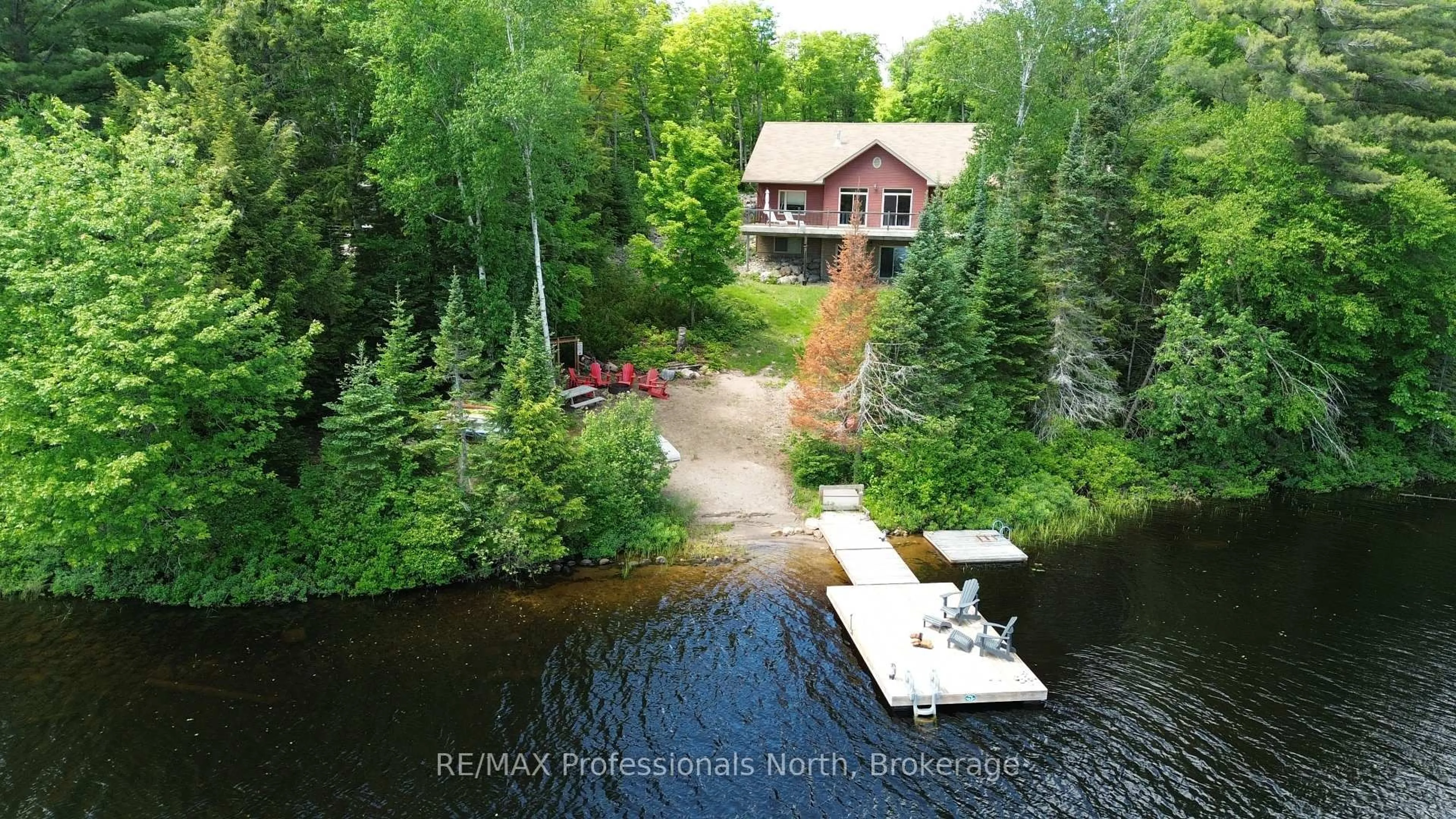 A pic from outside/outdoor area/front of a property/back of a property/a pic from drone, water/lake/river/ocean view for 98 Lynx Dr, Kearney Ontario P0A 1M0