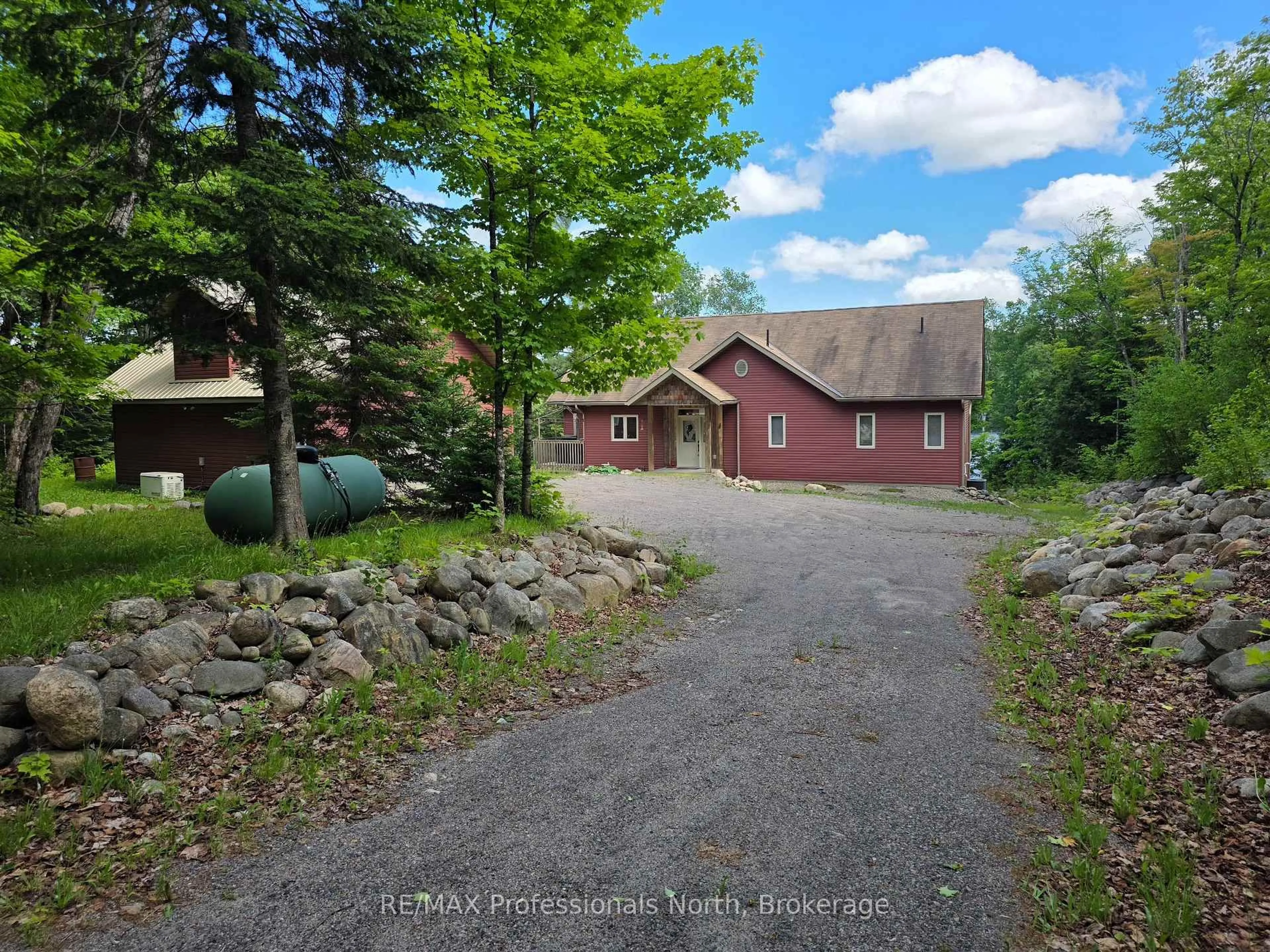 A pic from outside/outdoor area/front of a property/back of a property/a pic from drone, street for 98 Lynx Dr, Kearney Ontario P0A 1M0