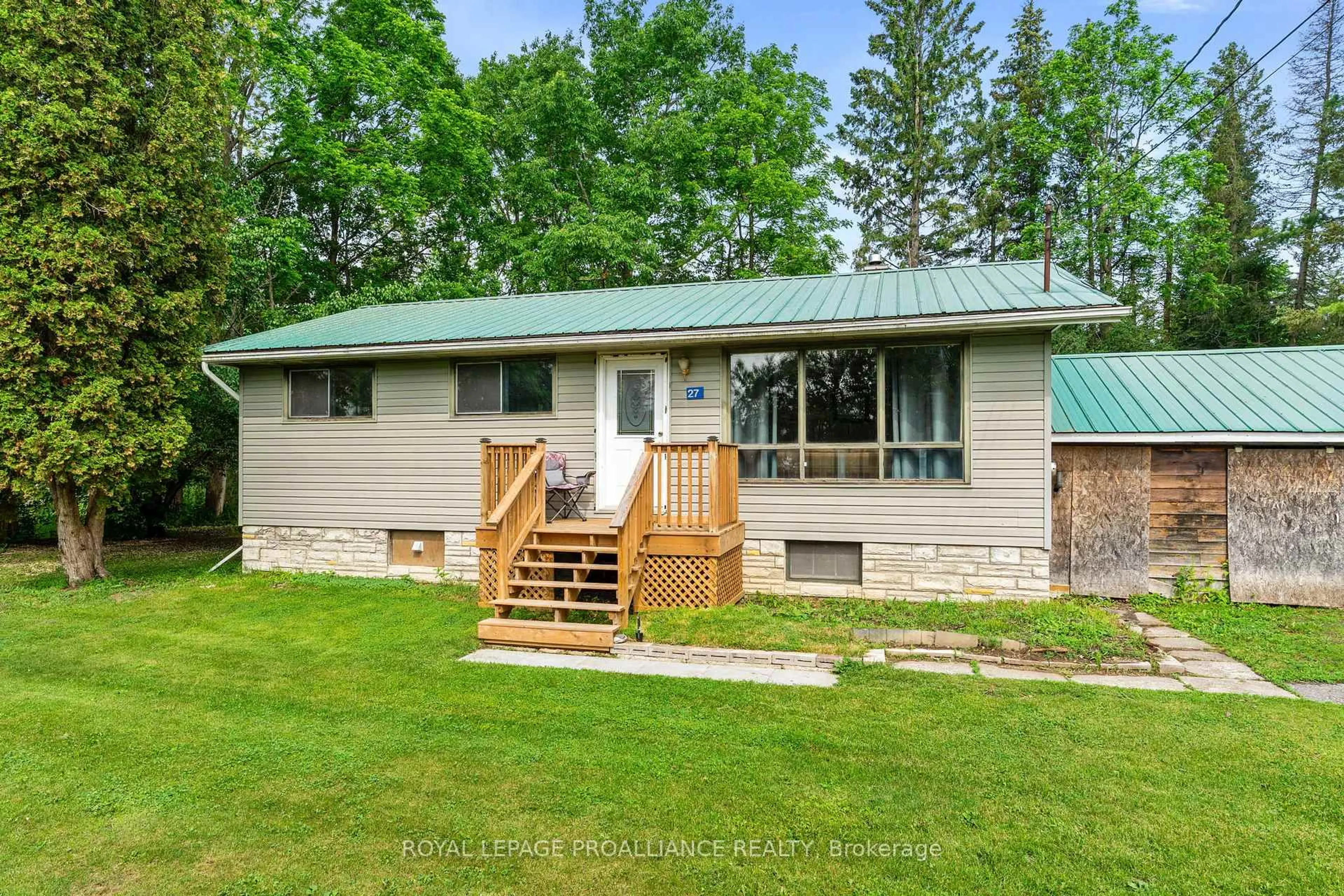Home with vinyl exterior material, unknown for 29 Bayview Lane, Smiths Falls Ontario K7A 5B8