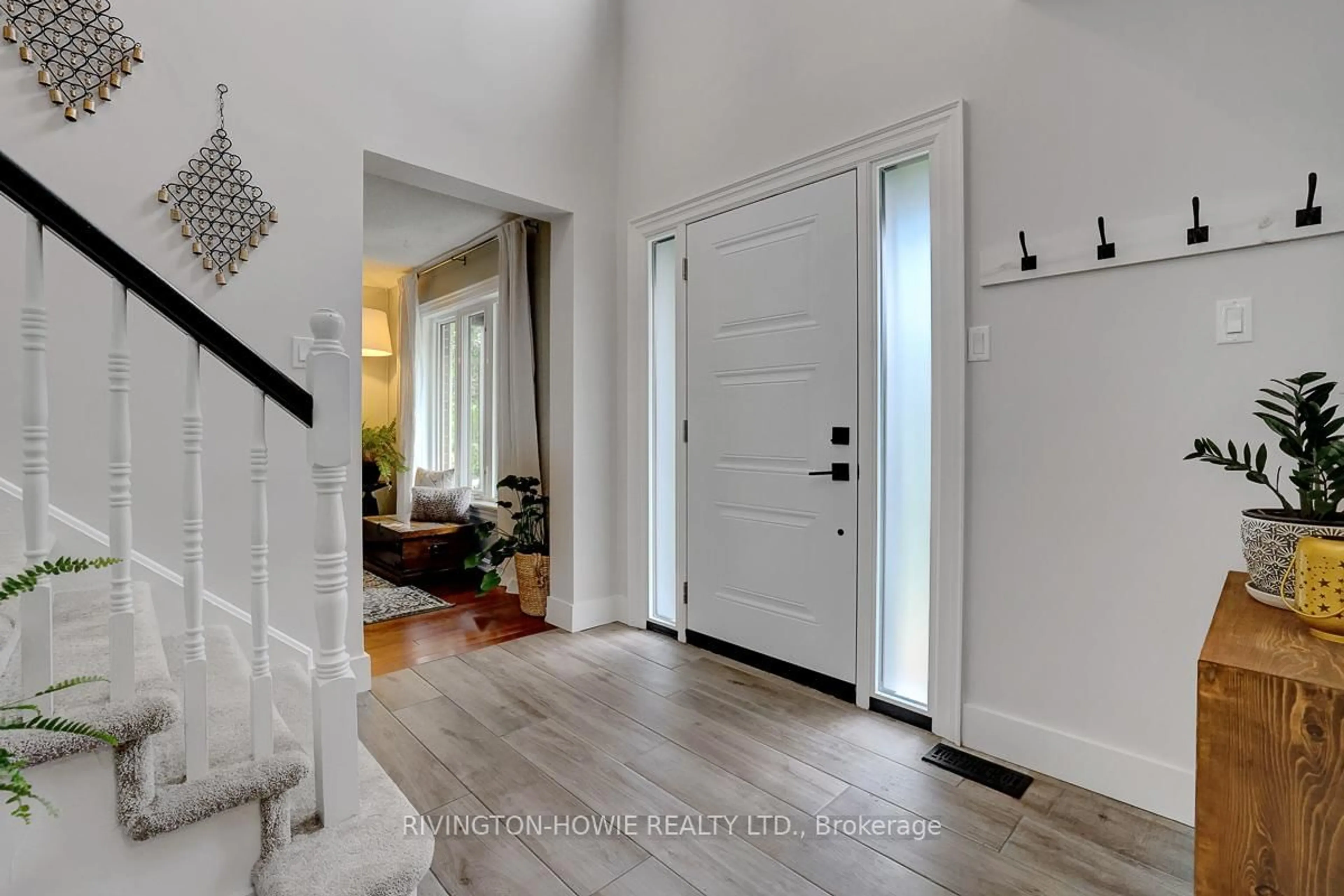 Indoor entryway for 26 Spindle Way, Ottawa Ontario K2S 1J3