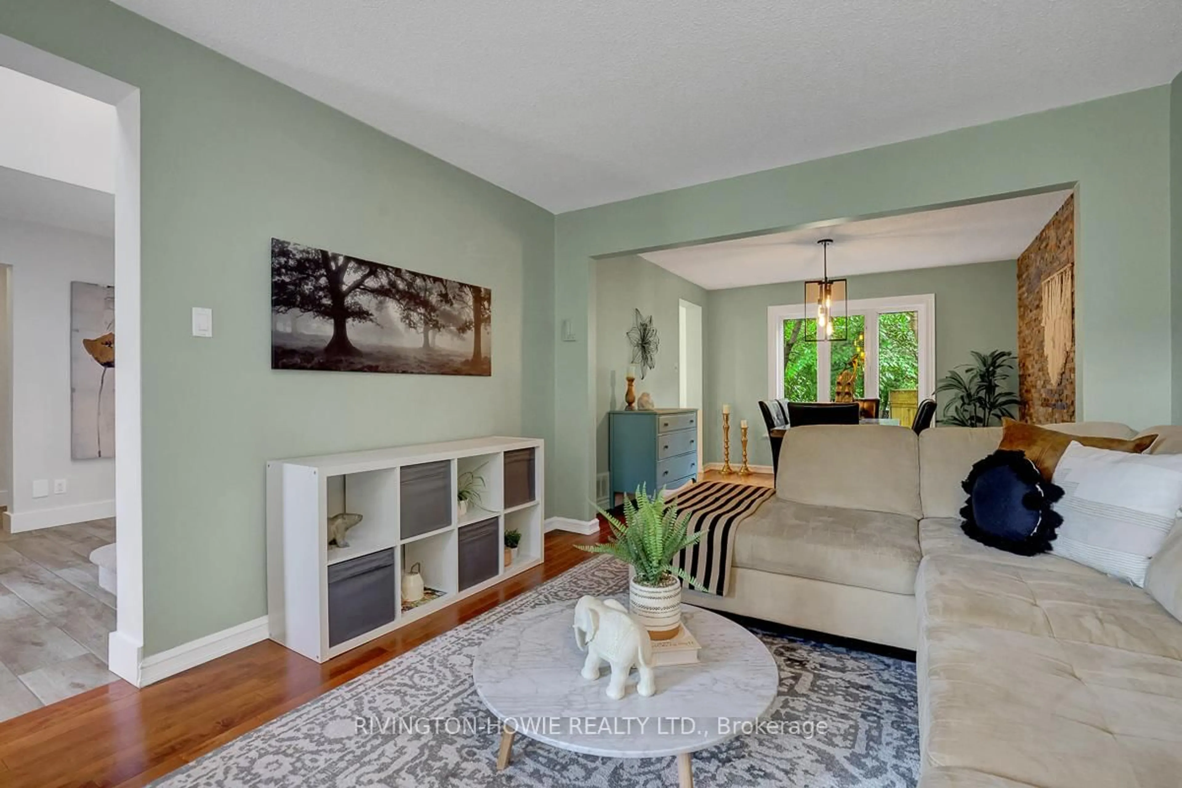Living room with furniture, unknown for 26 Spindle Way, Ottawa Ontario K2S 1J3