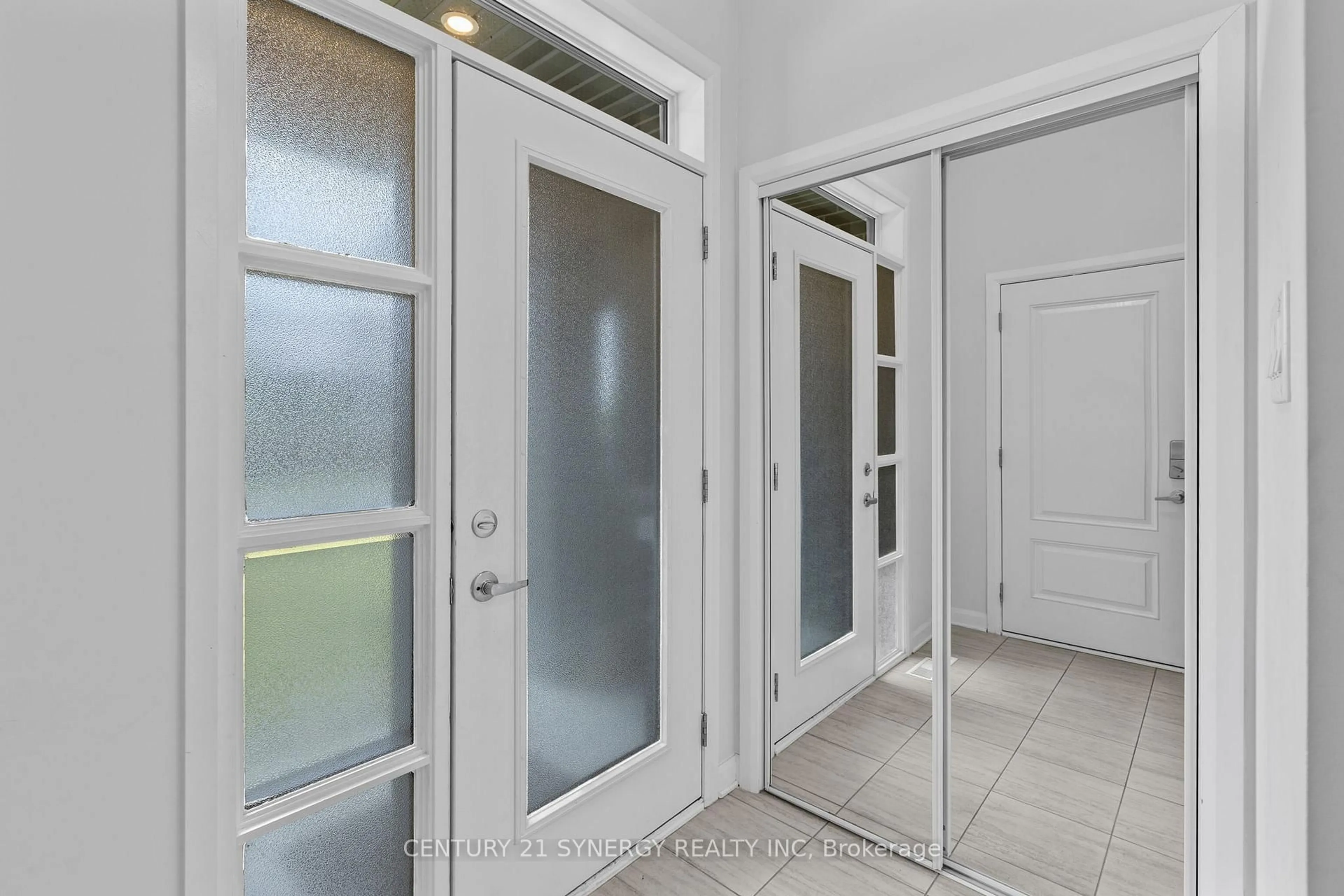 Indoor entryway for 112 Attwell Private, Ottawa Ontario K2K 0P6