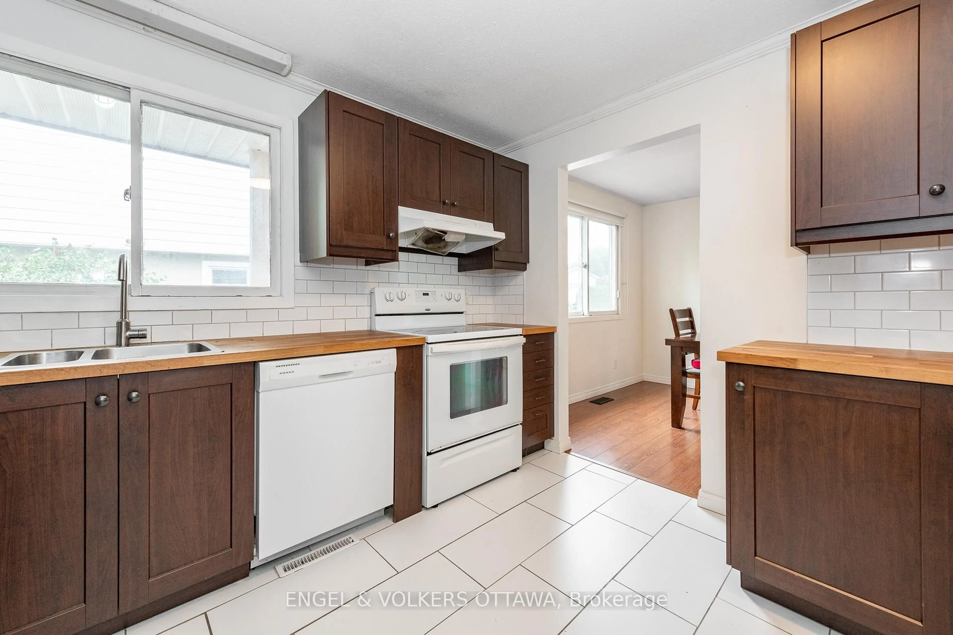 Standard kitchen, unknown for 75 Woodfield Dr, Ottawa Ontario K2G 0A1