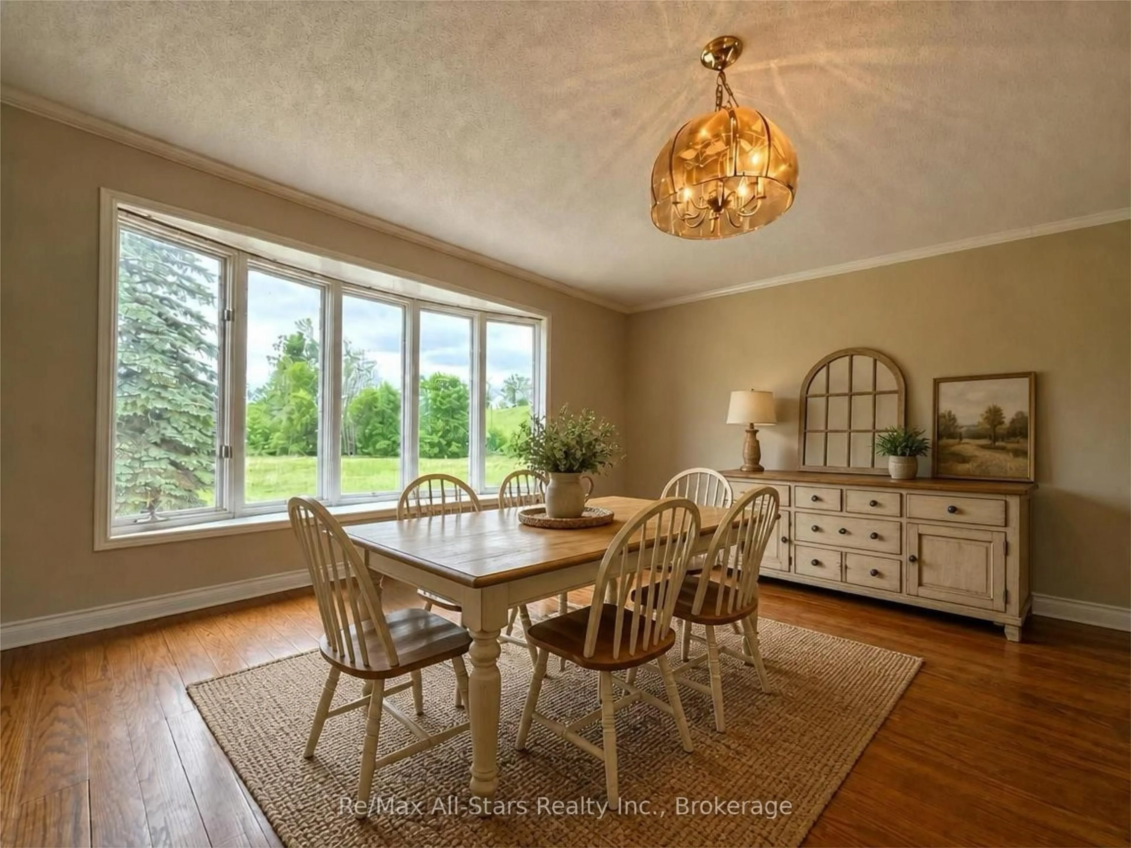 Dining room, wood/laminate floor for 272 Providence Rd, Kawartha Lakes Ontario K0M 1N0