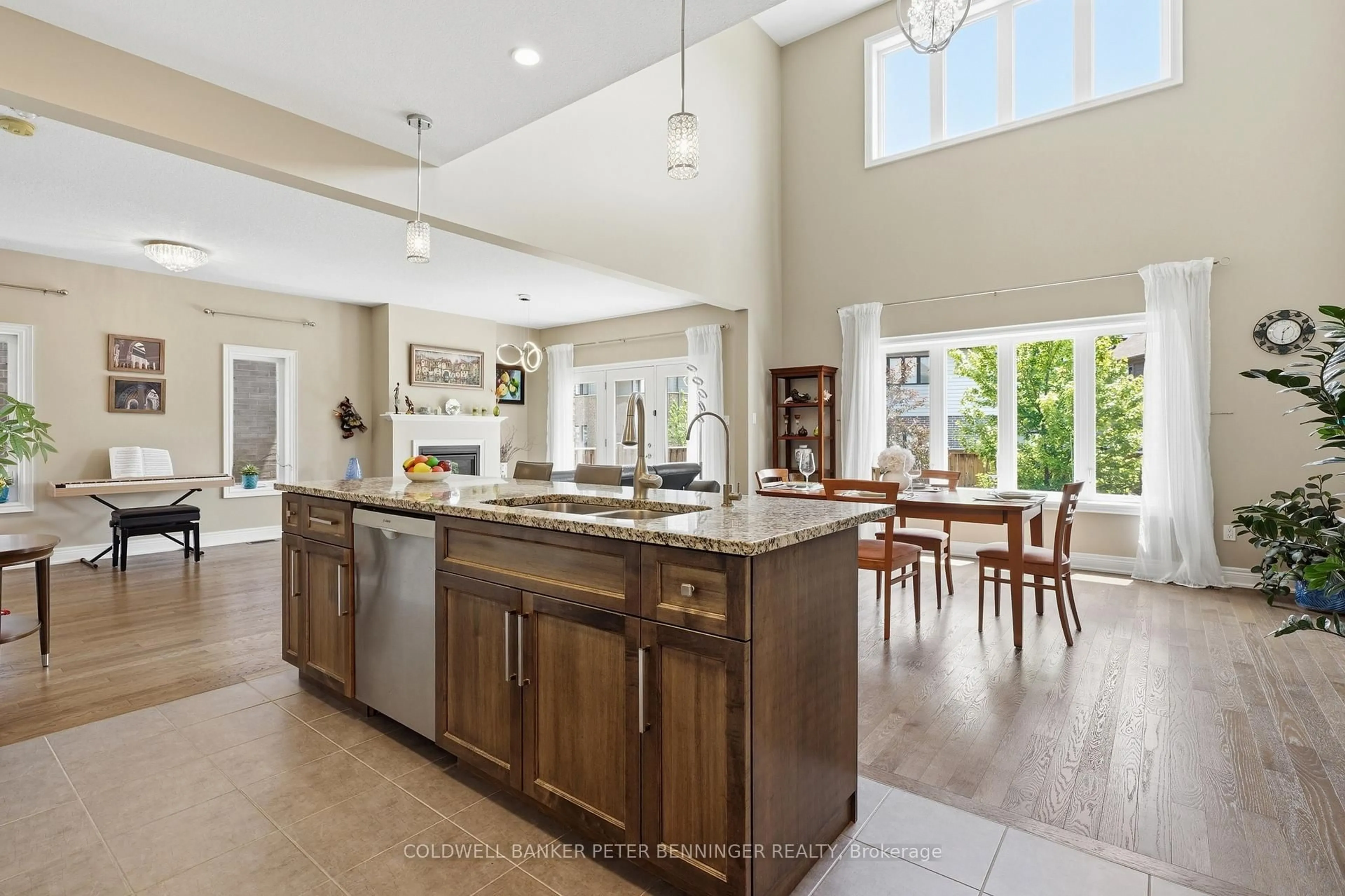 Open concept kitchen, ceramic/tile floor for 308 CARRIAGE Way, Waterloo Ontario N2K 0C2