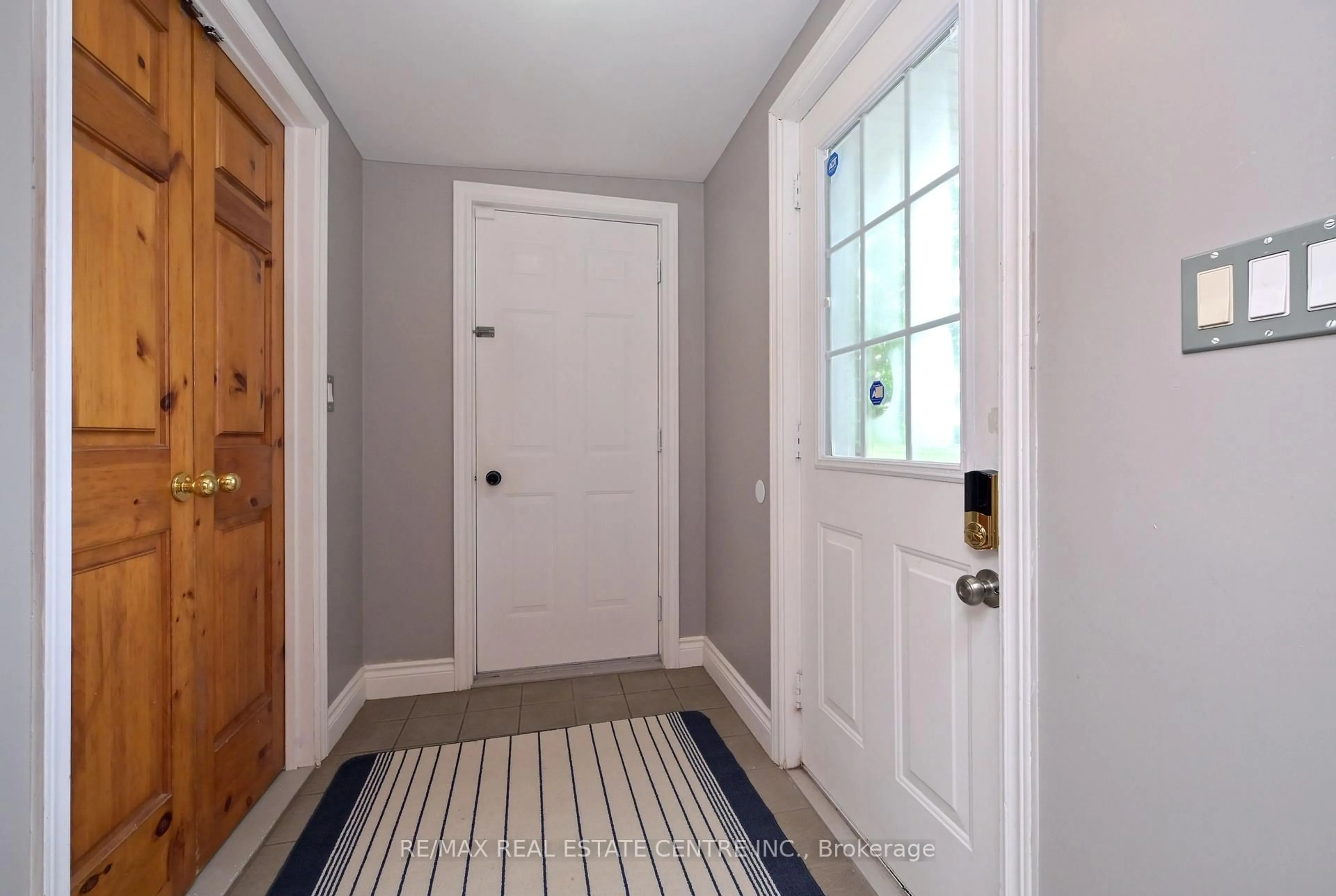 Indoor entryway for 518325 County Rd 124 Rd, Melancthon Ontario L9C 1W1