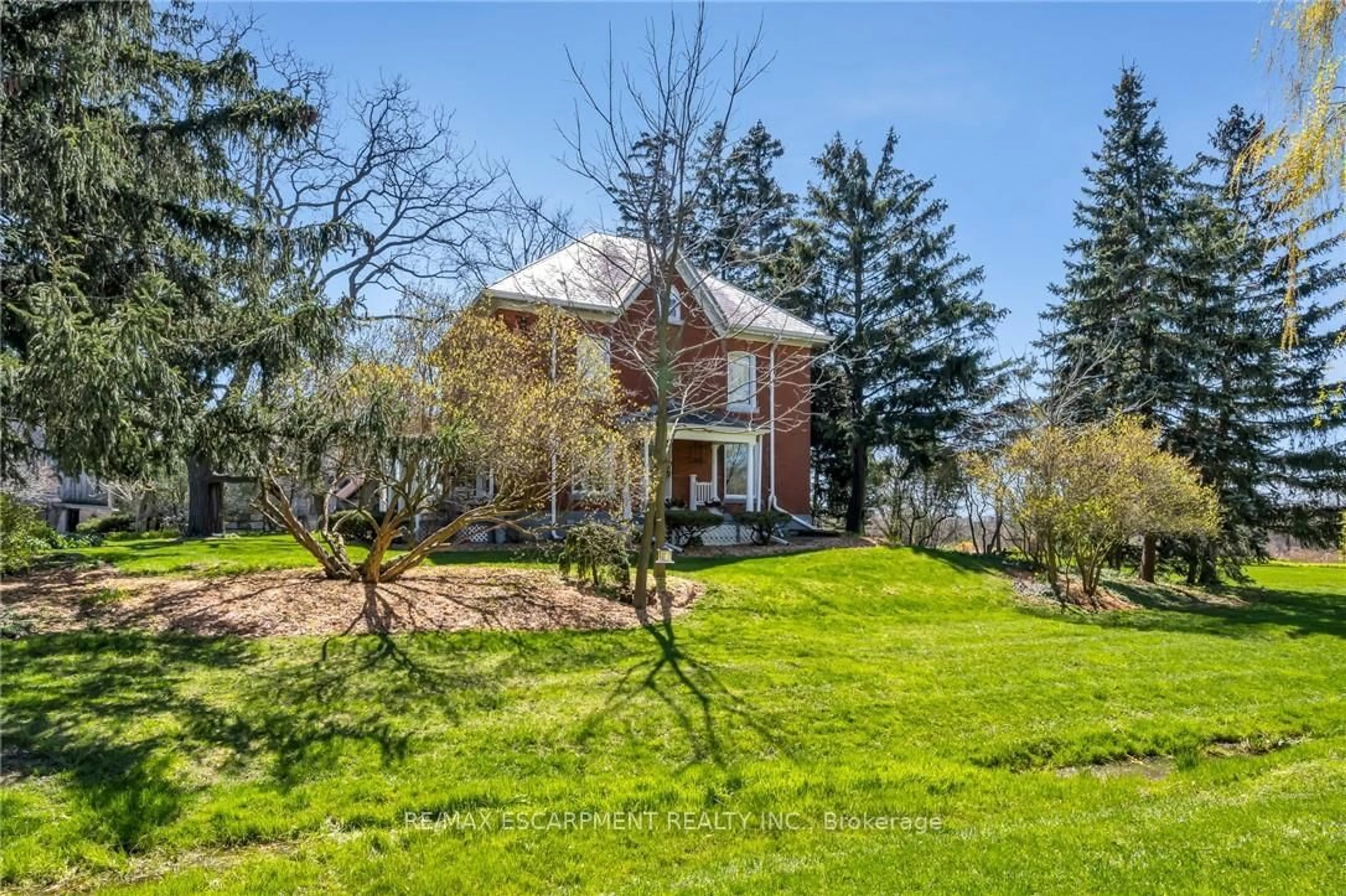 A pic from outside/outdoor area/front of a property/back of a property/a pic from drone, water/lake/river/ocean view for 420 Ridge Rd, Hamilton Ontario L8J 2Y5