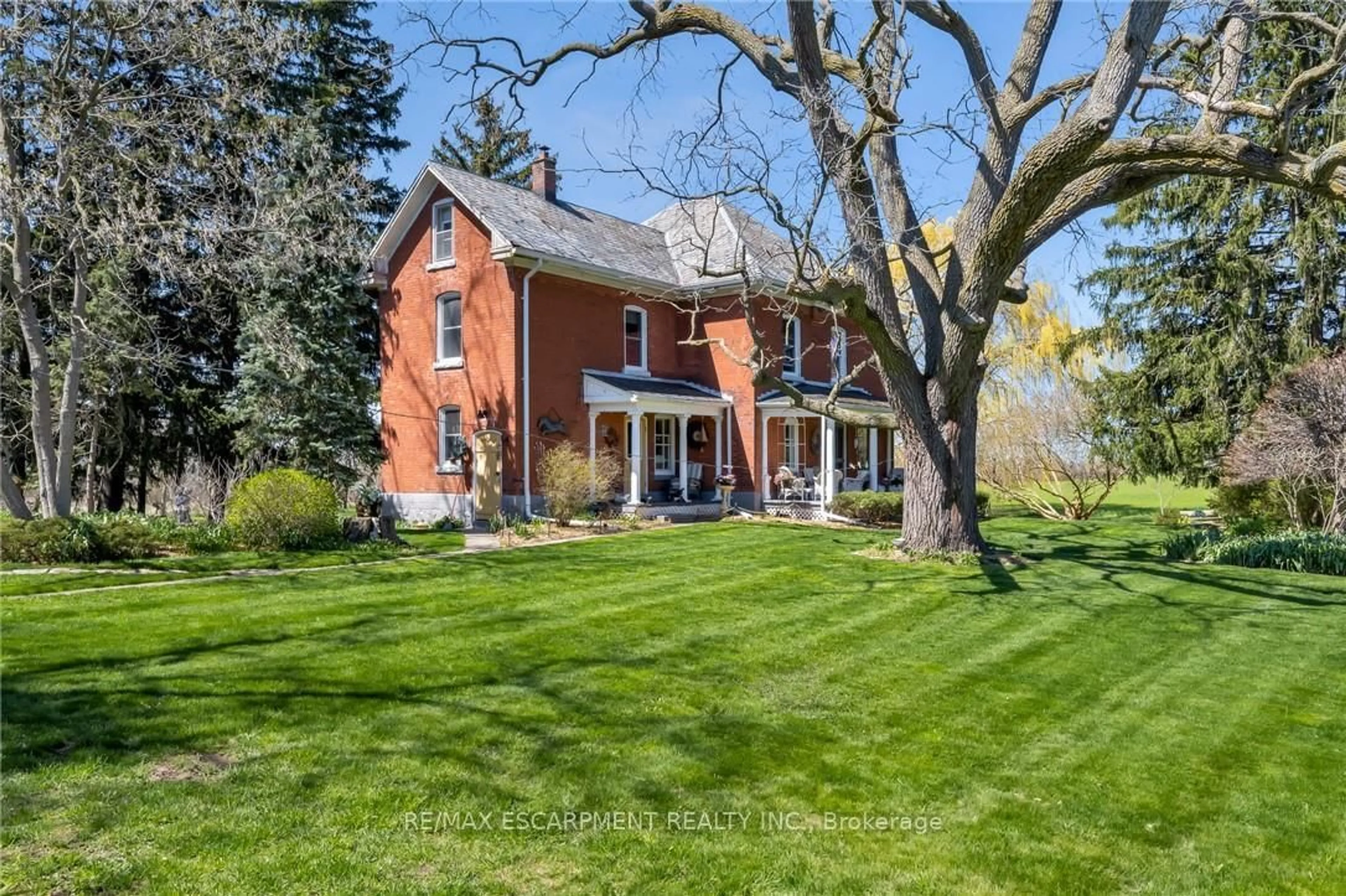Home with brick exterior material, unknown for 420 Ridge Rd, Hamilton Ontario L8J 2Y5