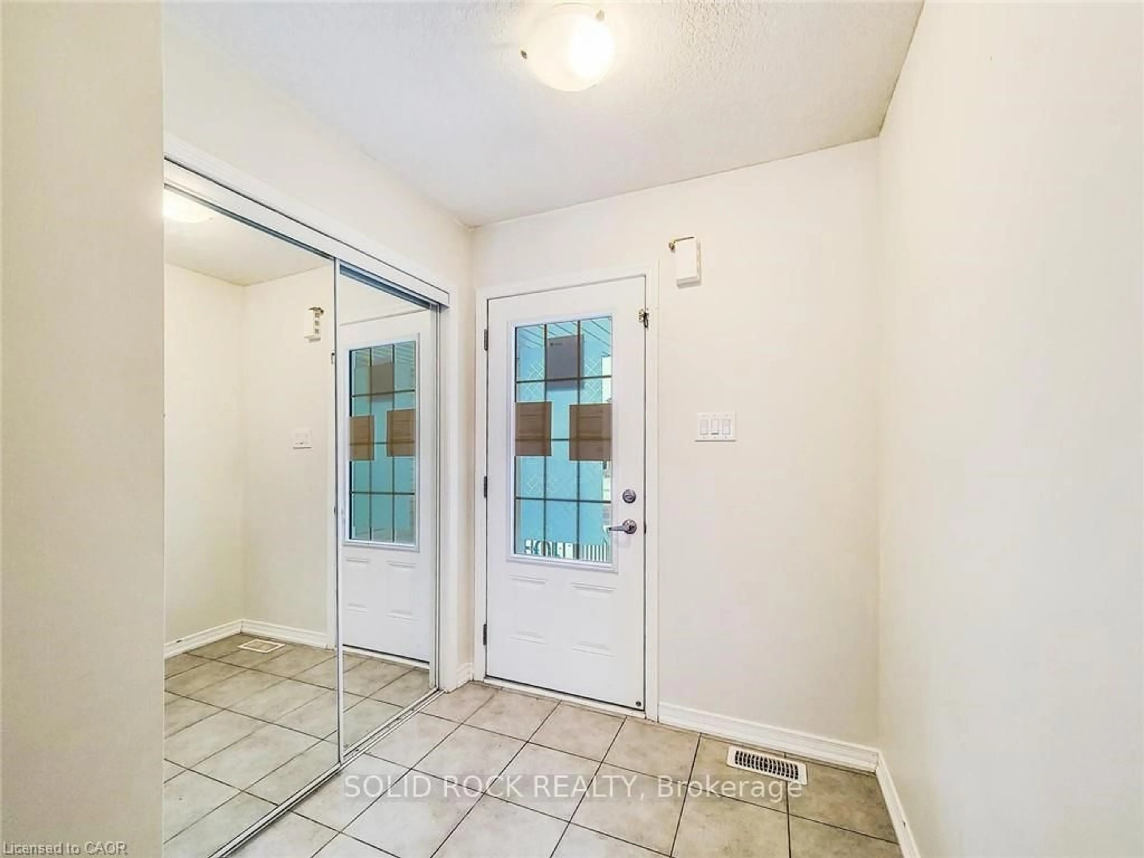 Indoor entryway for 3 Cooke Ave, Brantford Ontario N3T 0S2