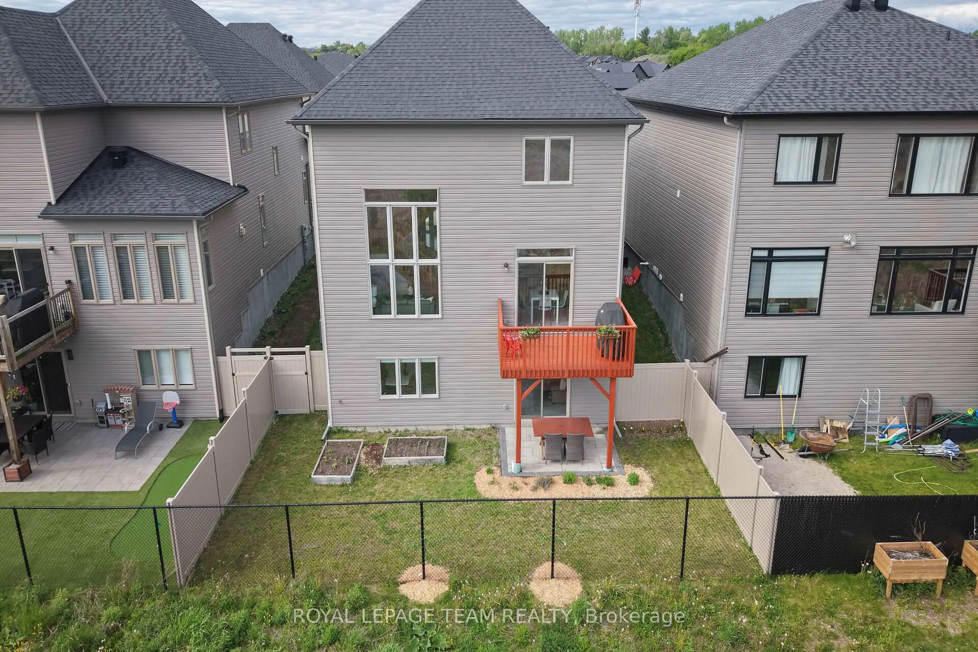 A pic from outside/outdoor area/front of a property/back of a property/a pic from drone, unknown for 154 Winterhaven Dr, Orleans Ontario K1W 0P1