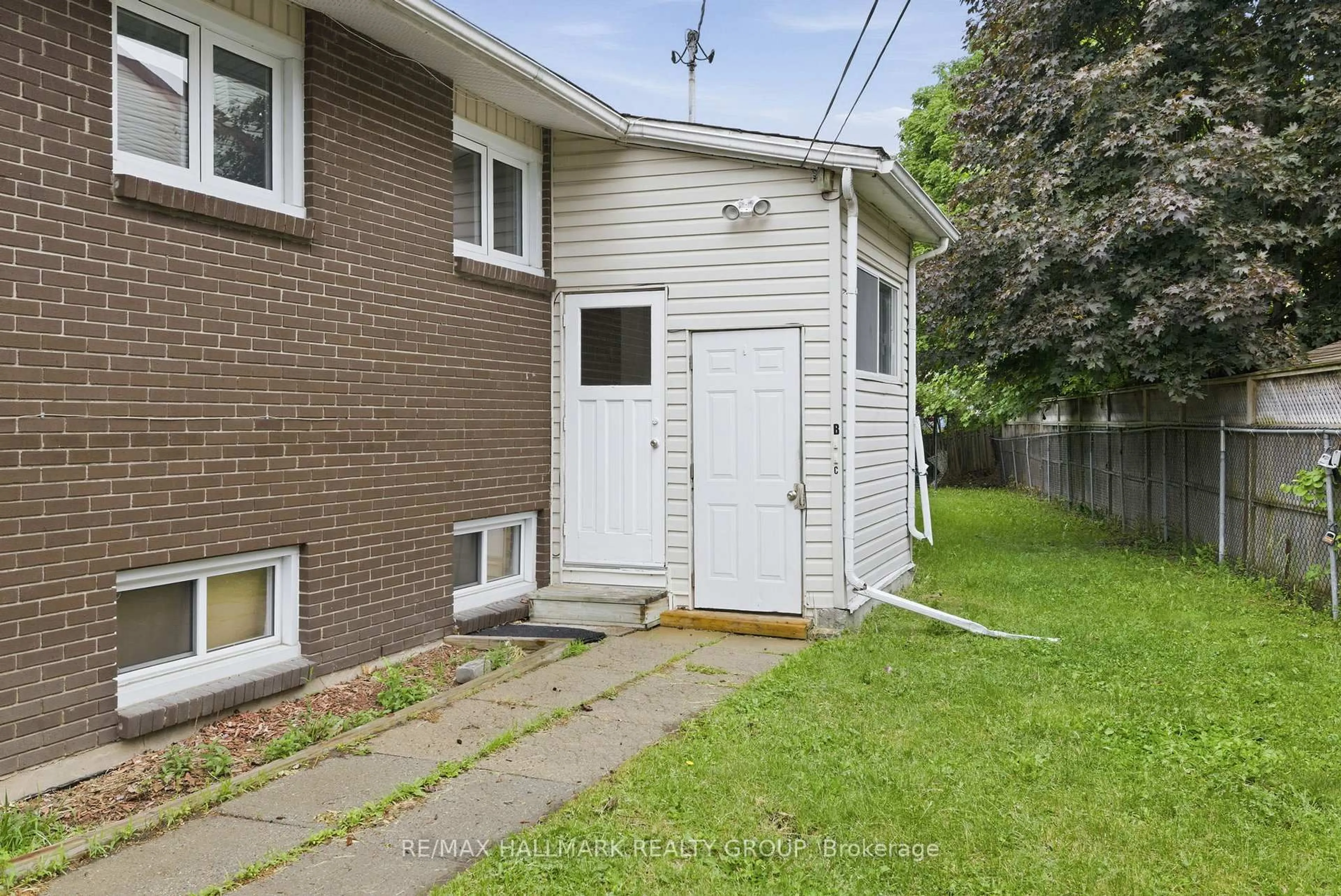 Unknown for 1259 Marenger St, Orleans Ontario K1C 1S1
