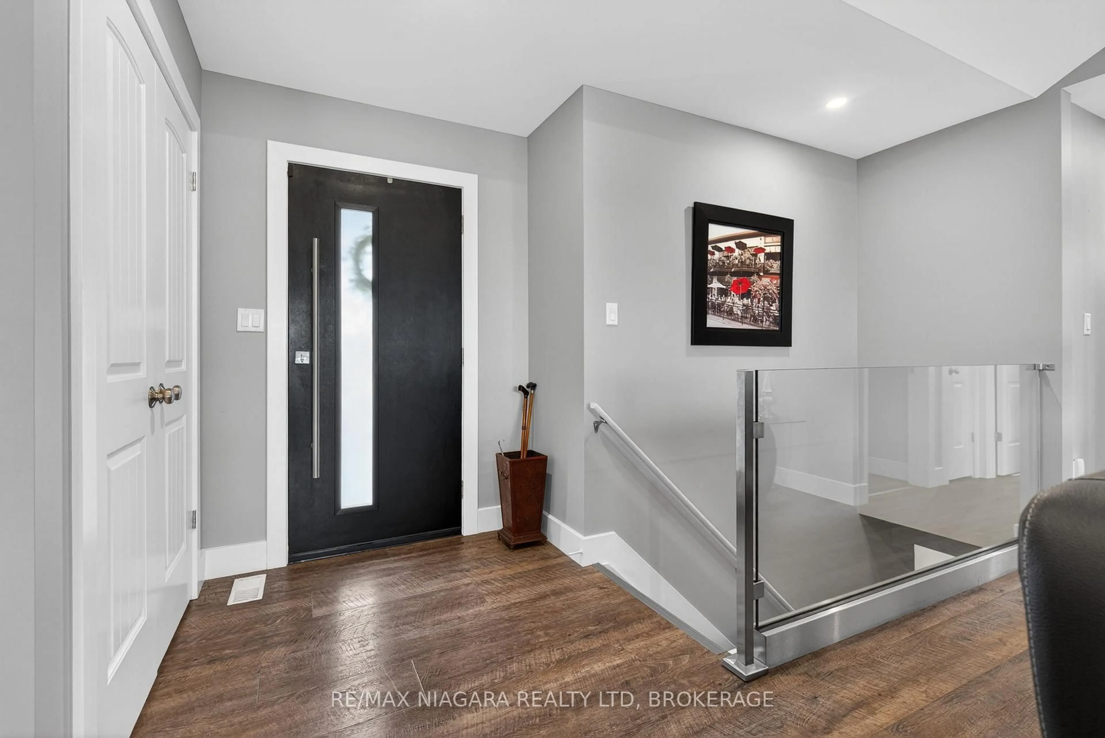Indoor entryway for 11558 Hwy 3, Wainfleet Ontario L0S 1V0