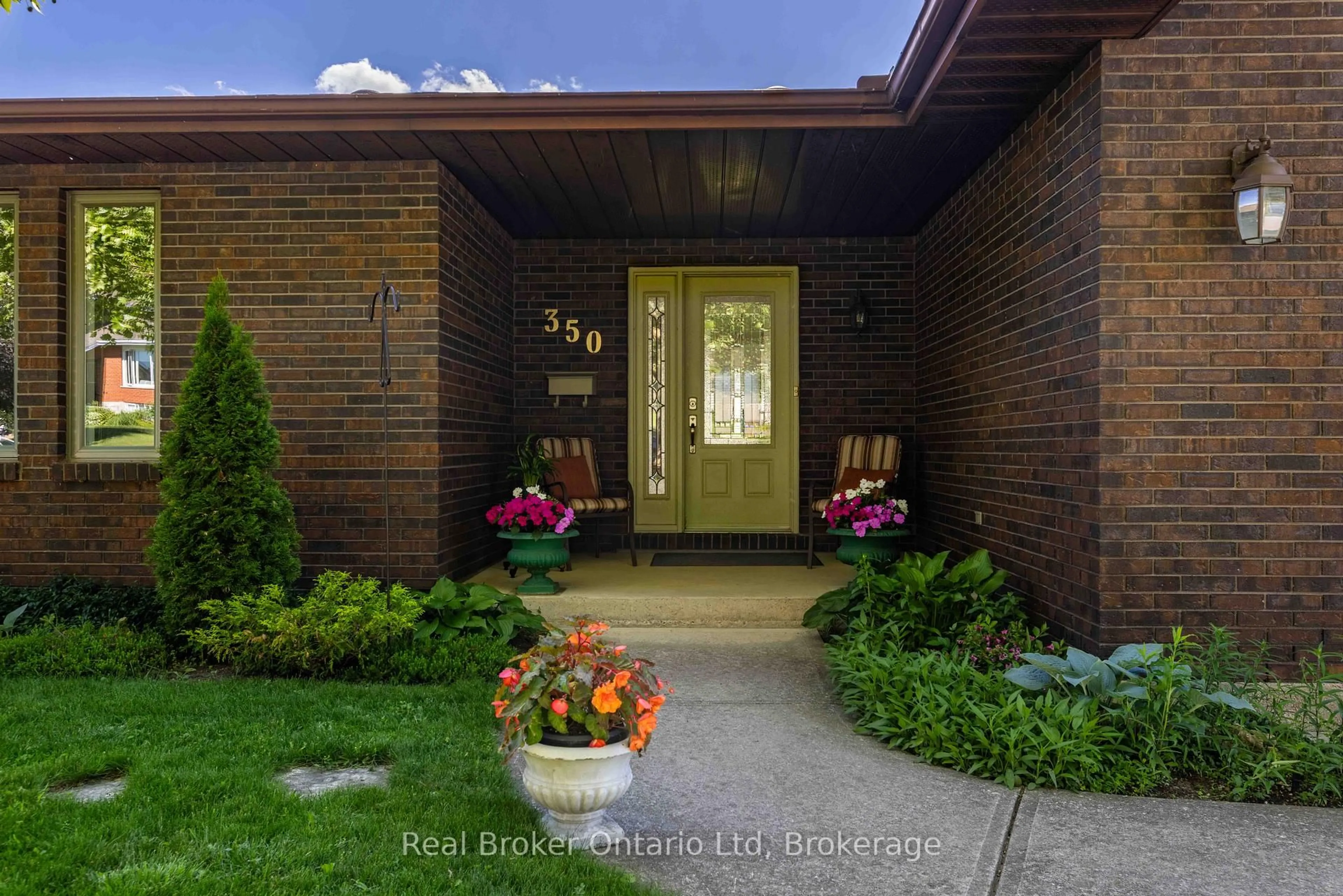 Indoor entryway for 350 8th A Ave, Owen Sound Ontario N4K 3A2