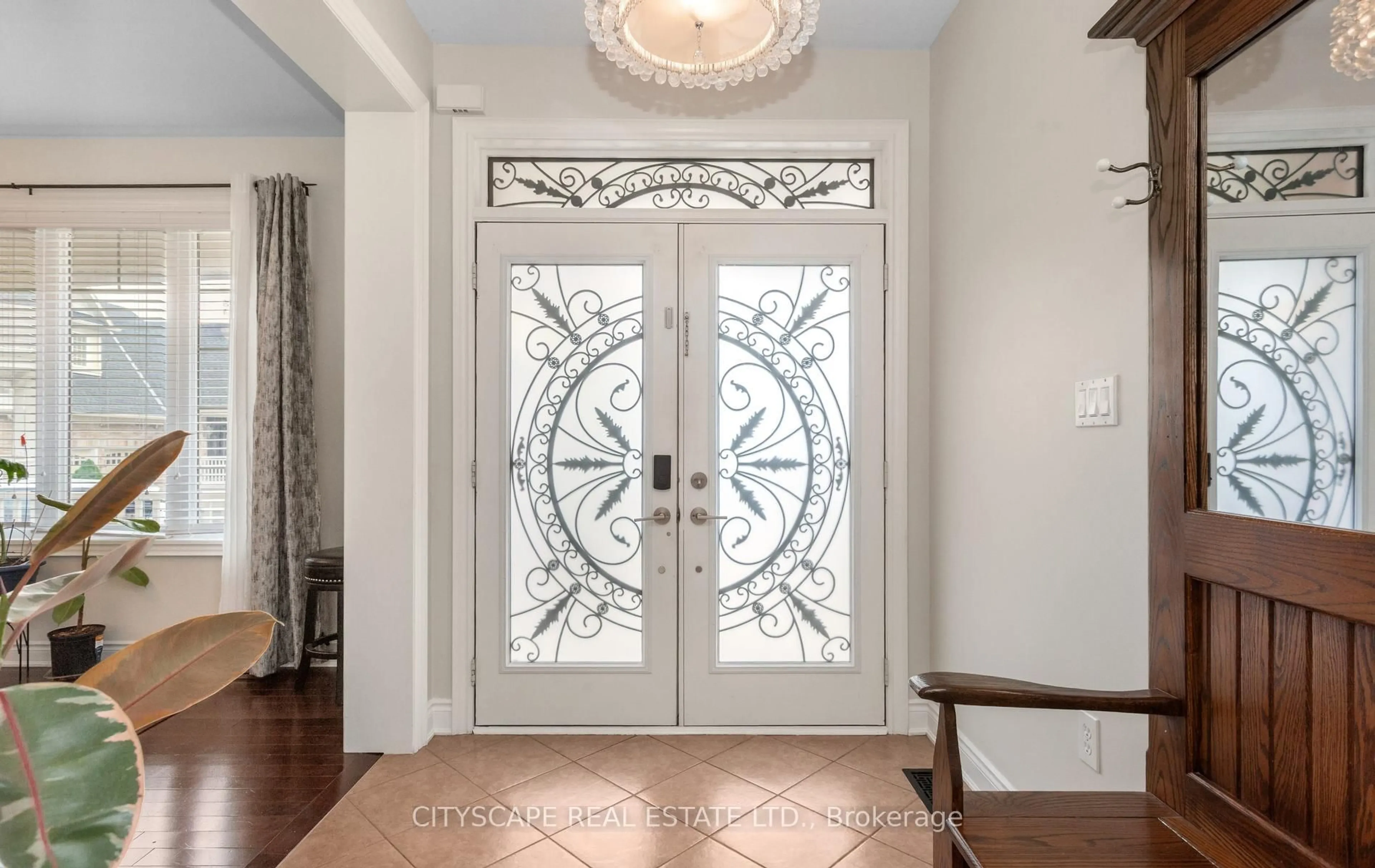 Indoor entryway for 20 Lands Crt, Cambridge Ontario N3C 0B7