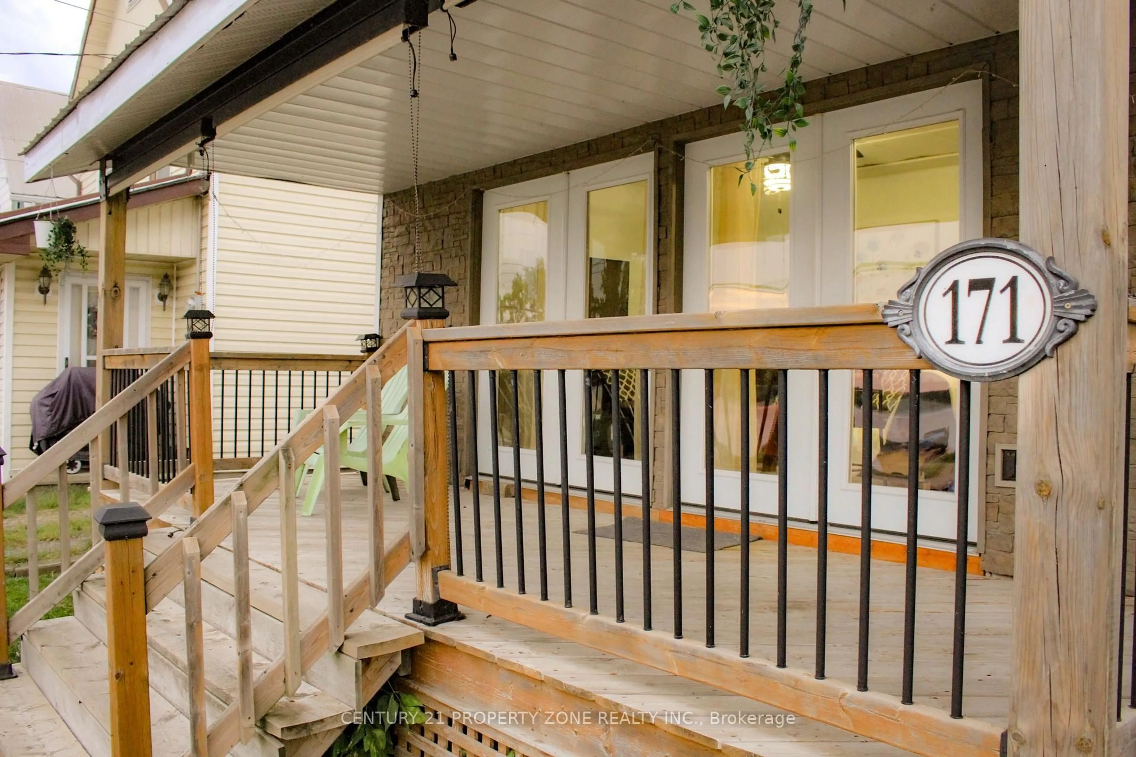 Patio, street for 171 Main St, Deseronto Ontario K0K 1X0
