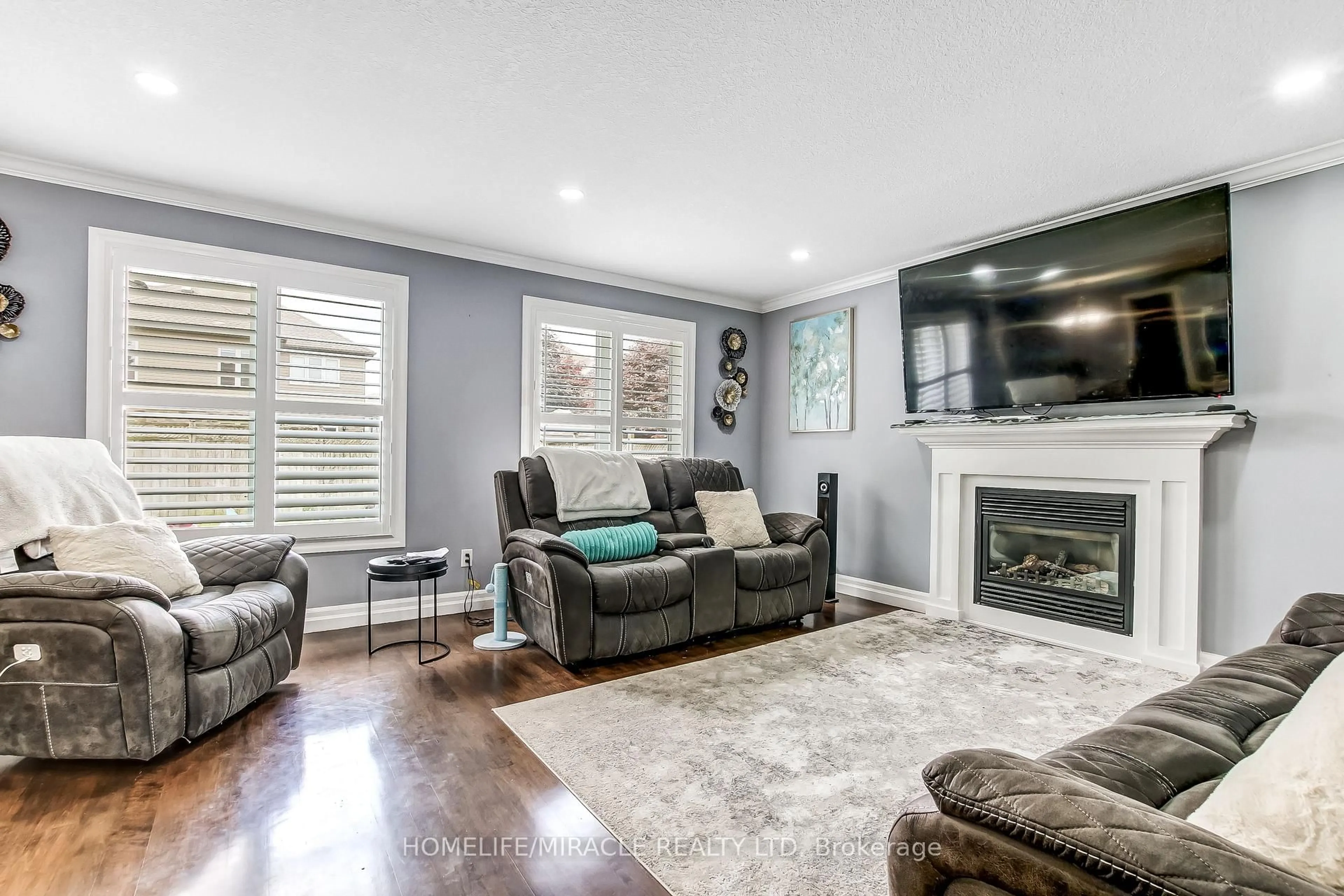 Living room with furniture, unknown for 705 Halifax Rd, Woodstock Ontario N4T 0C5
