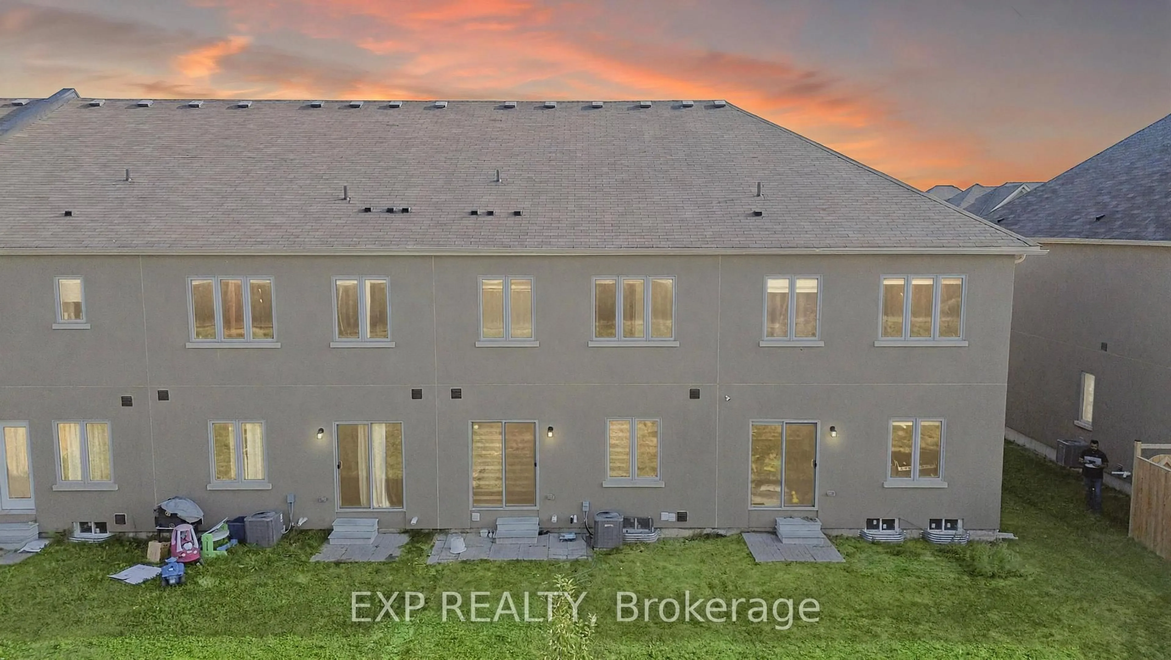 A pic from outside/outdoor area/front of a property/back of a property/a pic from drone, building for 67 Bilanski Farm Rd, Brantford Ontario N3S 0J6