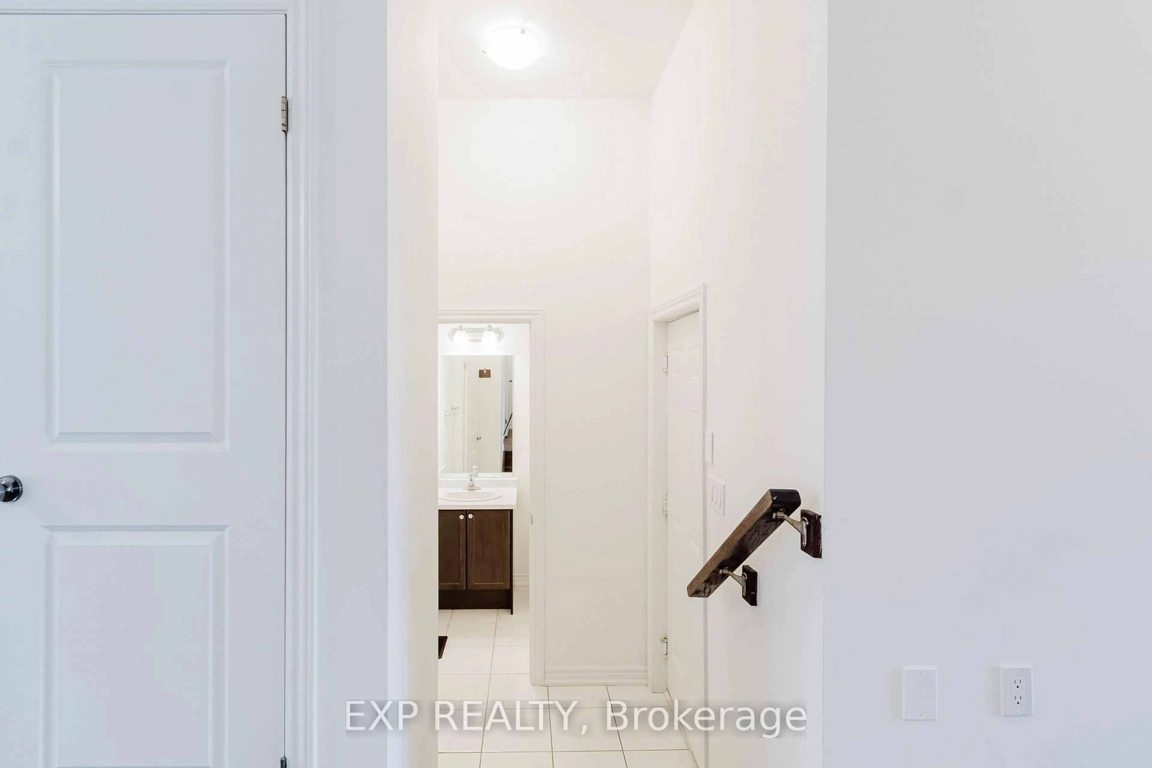 Indoor entryway for 67 Bilanski Farm Rd, Brantford Ontario N3S 0J6