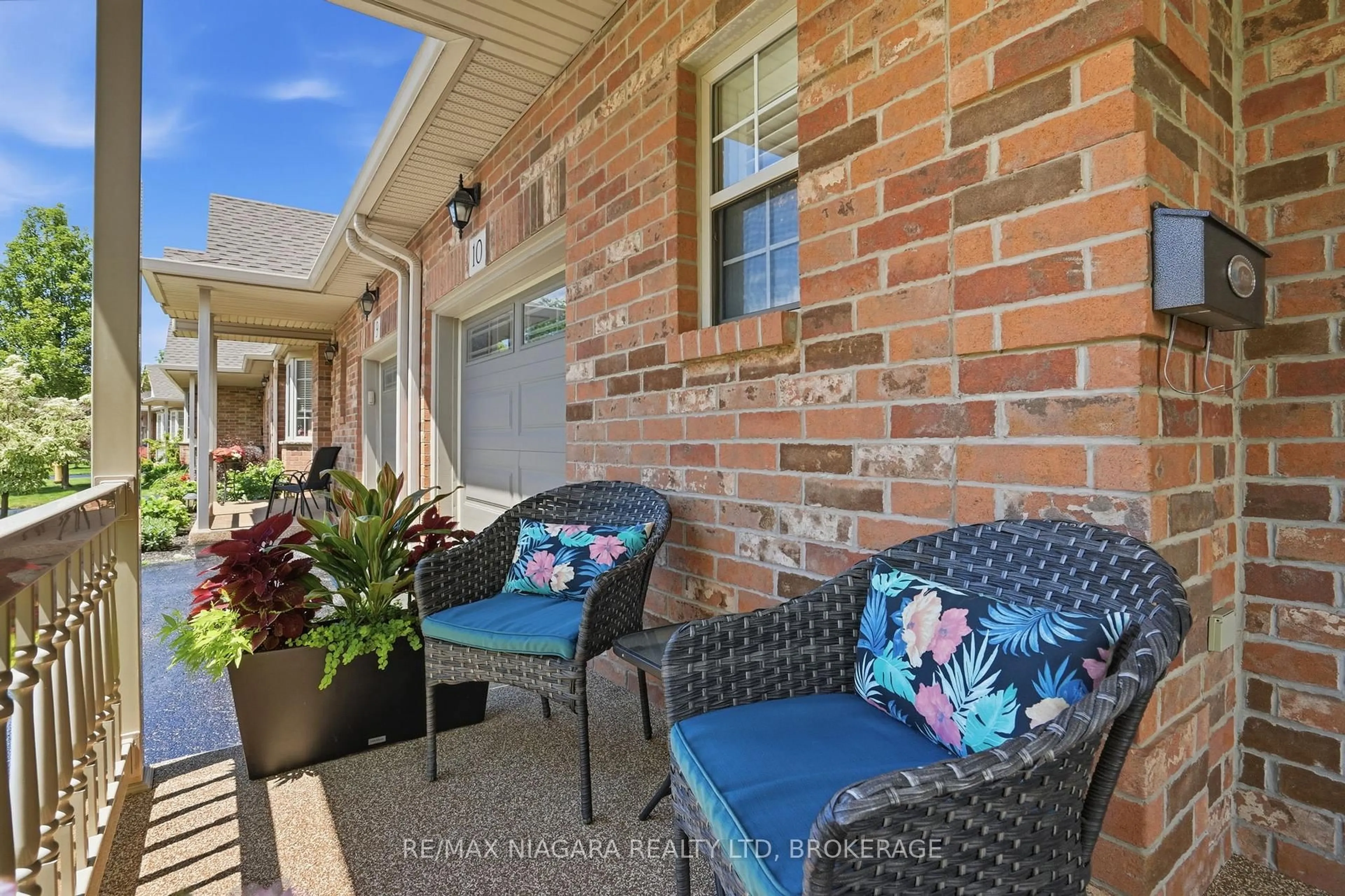 Patio, street for 99 Linwell Rd #10, St. Catharines Ontario L2N 1R6
