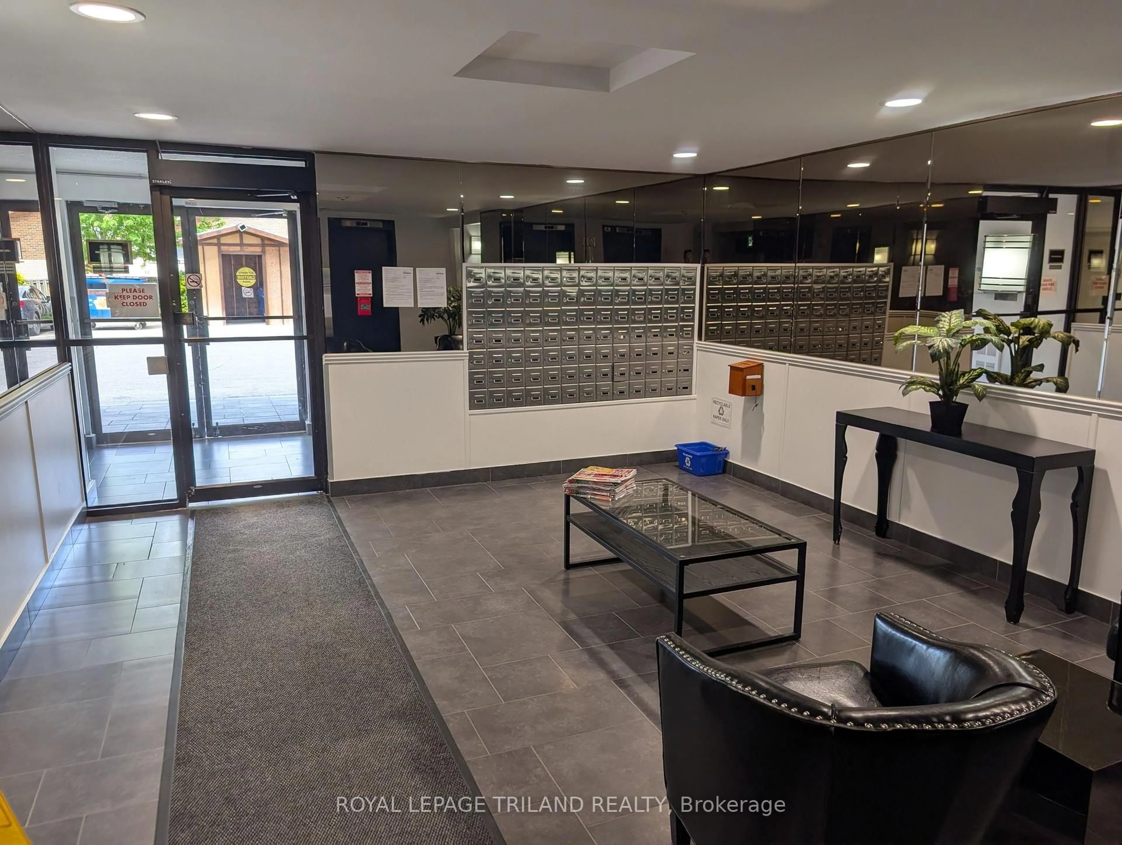 Lobby for 135 Base Line Rd #306, London South Ontario N6J 4W4