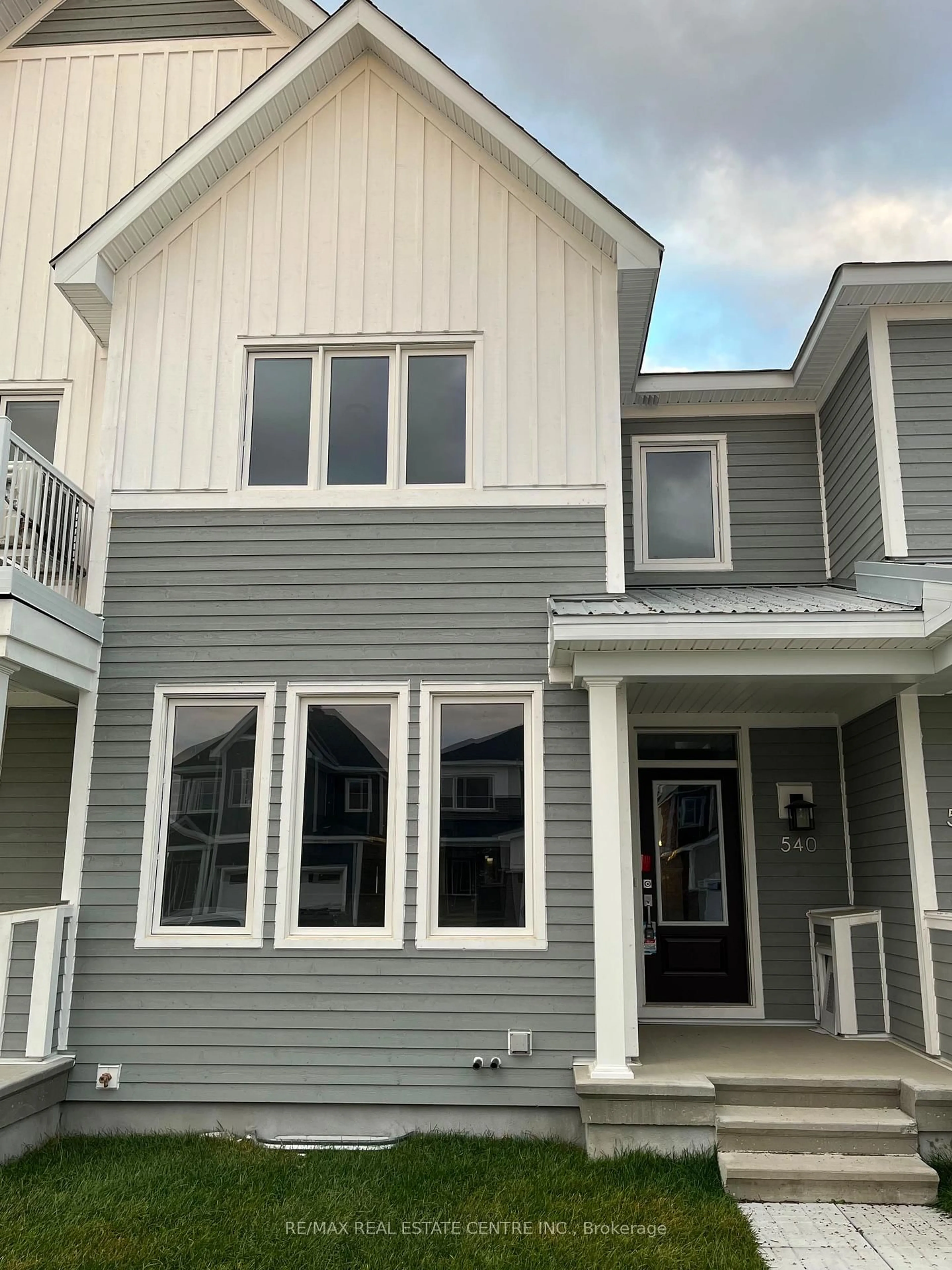 Home with vinyl exterior material, unknown for 540 Oldenburg Ave, Richmond Ontario K0A 2Z0