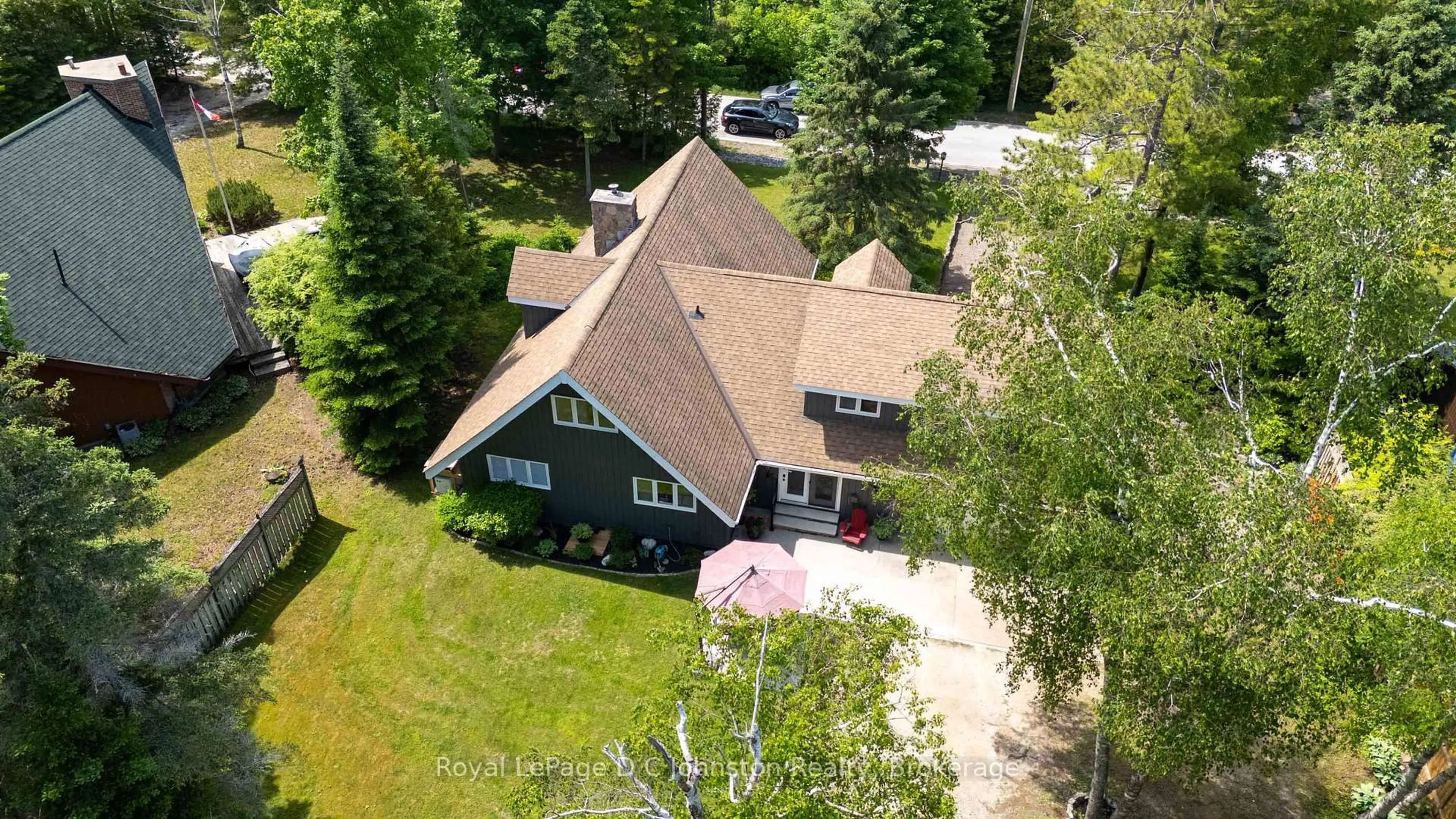 A pic from outside/outdoor area/front of a property/back of a property/a pic from drone, unknown for 471 Eckford Ave, Saugeen Shores Ontario N0H 2L0
