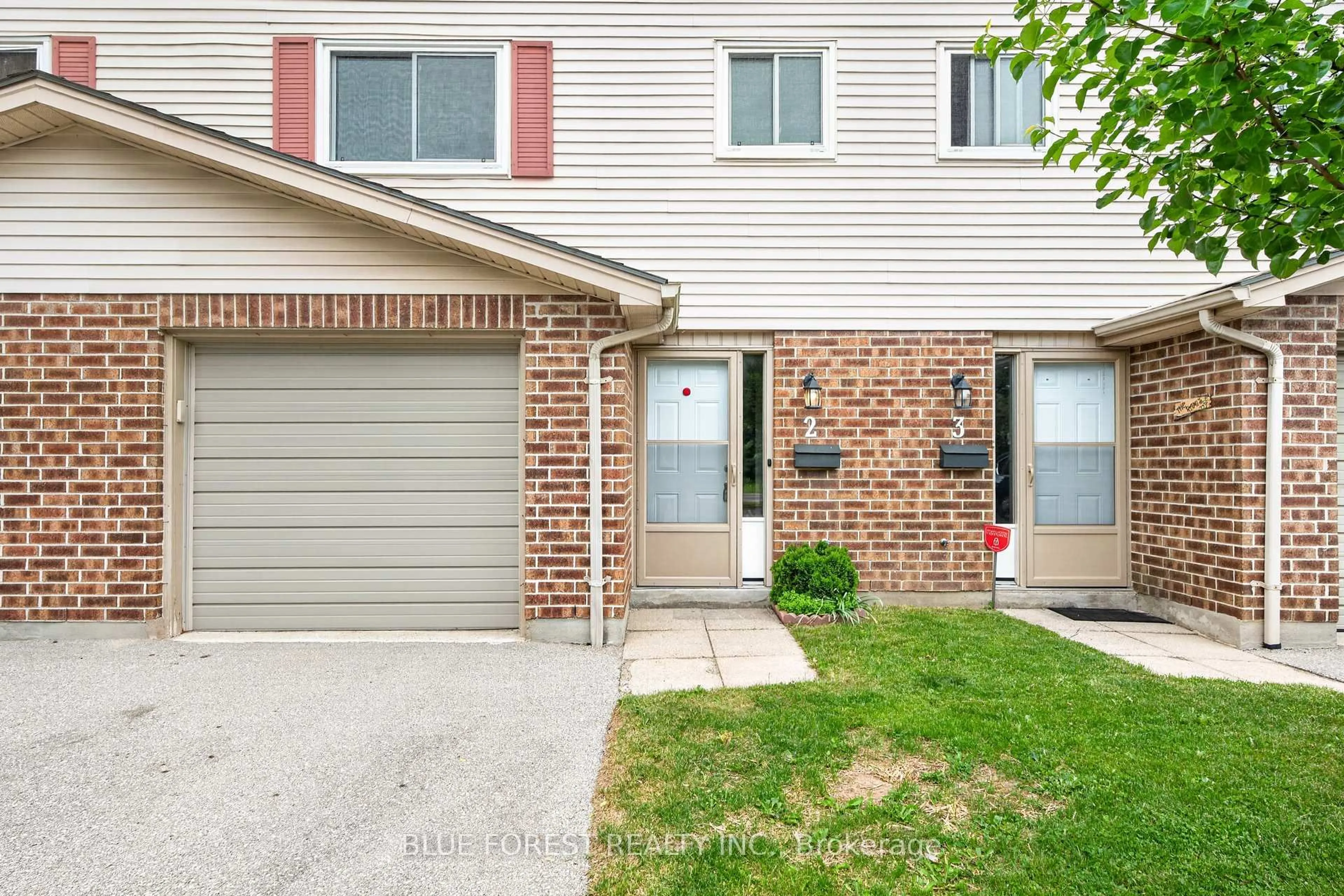 Home with brick exterior material, street for 450 Pond Mills Rd #2, London South Ontario N5Z 4X2