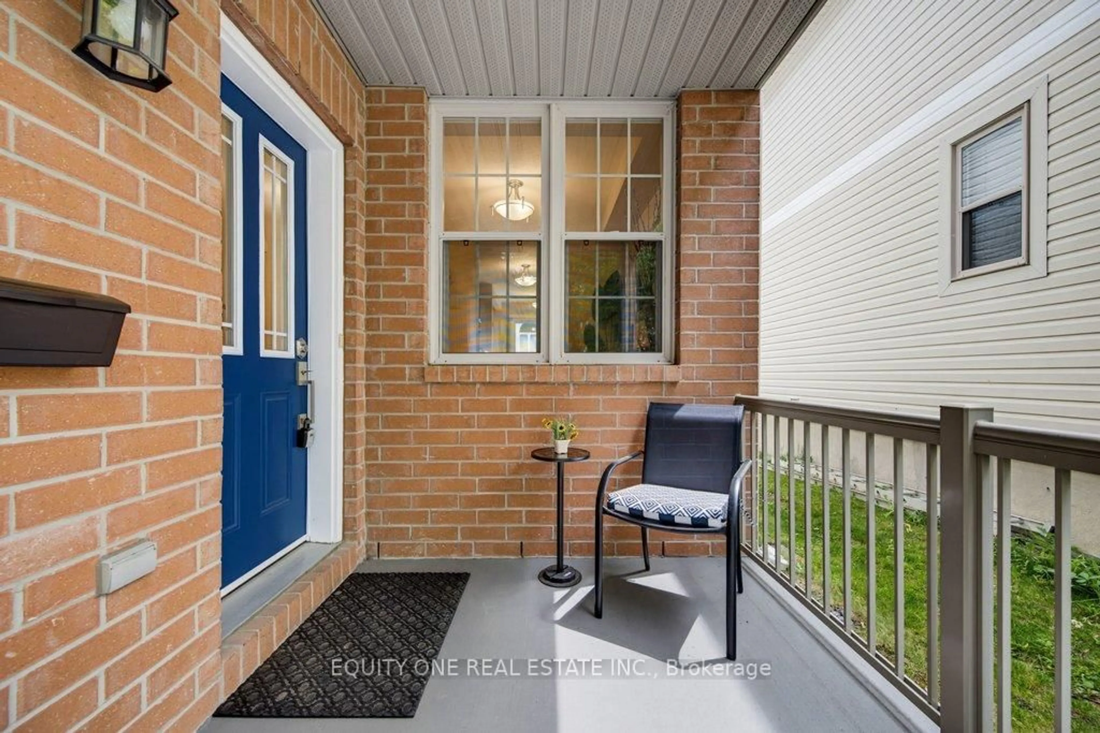 Indoor entryway for 325 Applecross Cres, Ottawa Ontario K2K 0C4