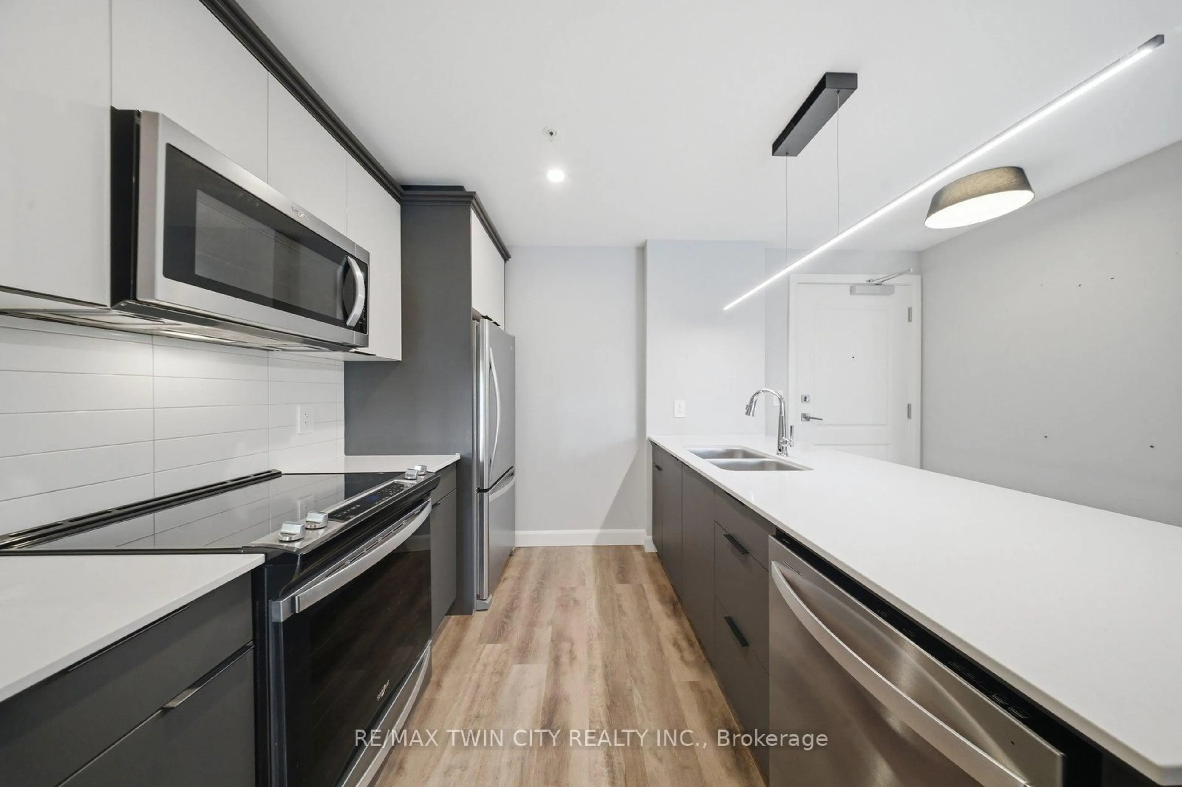 Standard kitchen, unknown for 34 Norman St #108, Brantford Ontario N3R 2Y1
