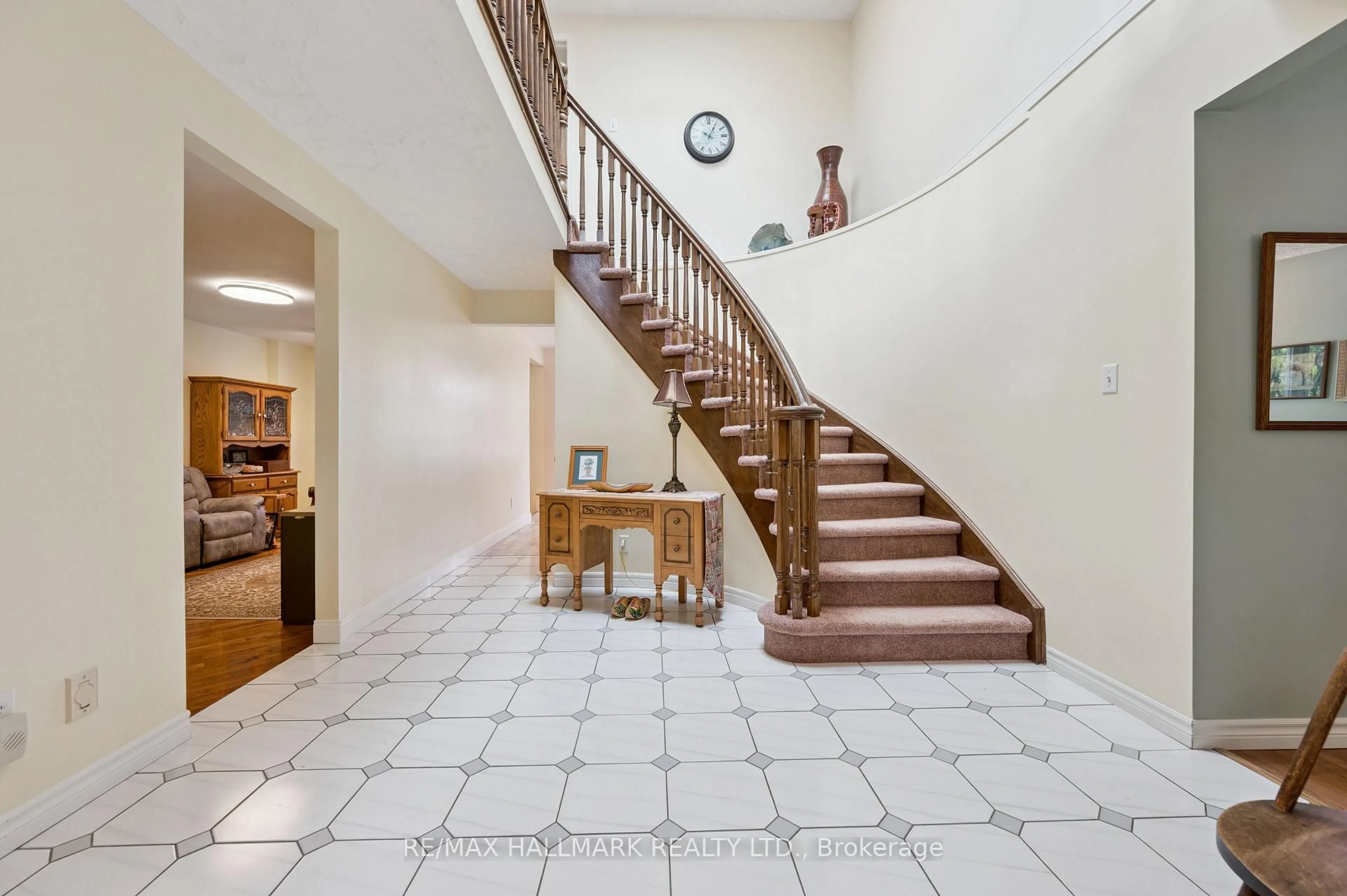 Indoor foyer for 47 Dundee Ave, Wilmot Ontario N0B 2E0
