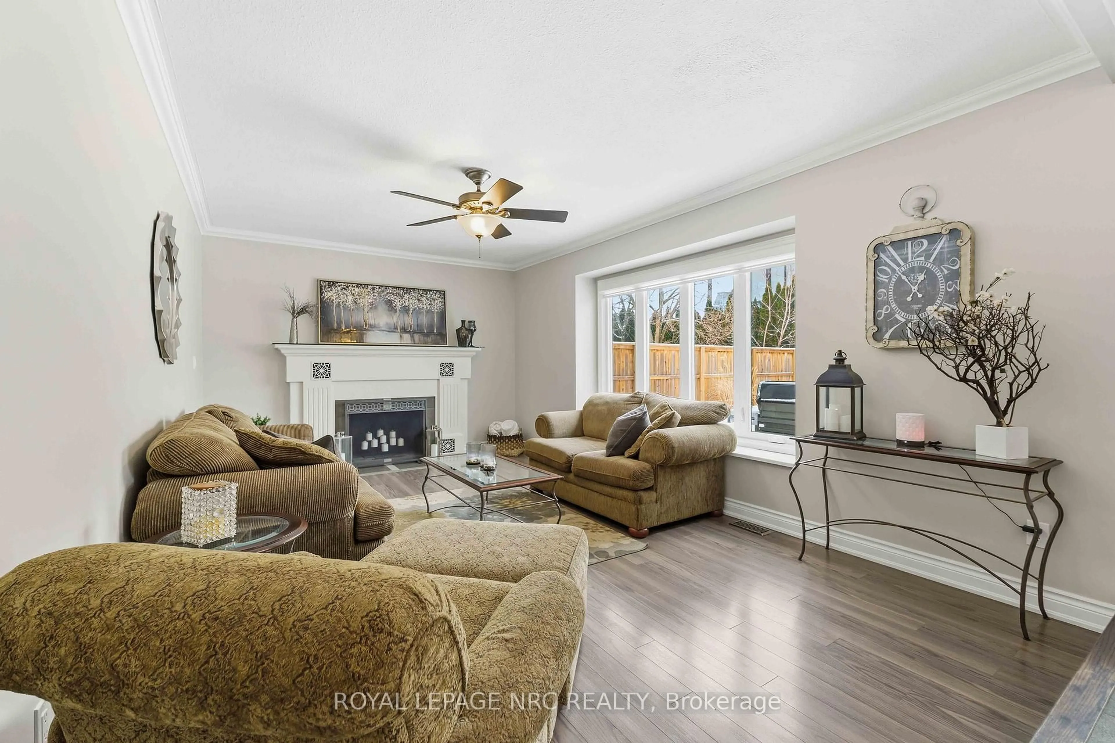 Living room with furniture, unknown for 9 Woodgarden Crt, St. Catharines Ontario L2M 7C9