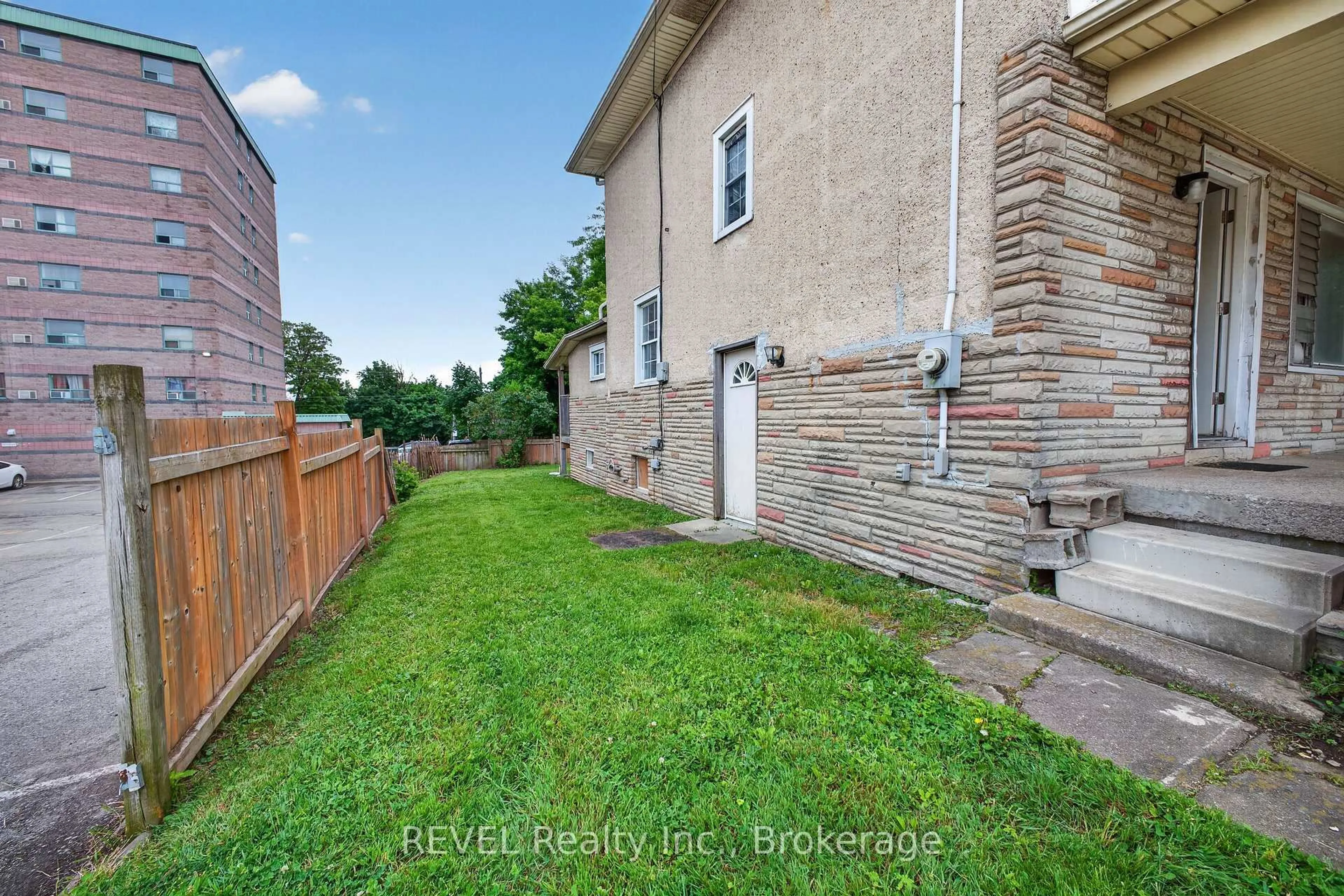 Patio, street for 64 Division St, St. Catharines Ontario L2R 3G6