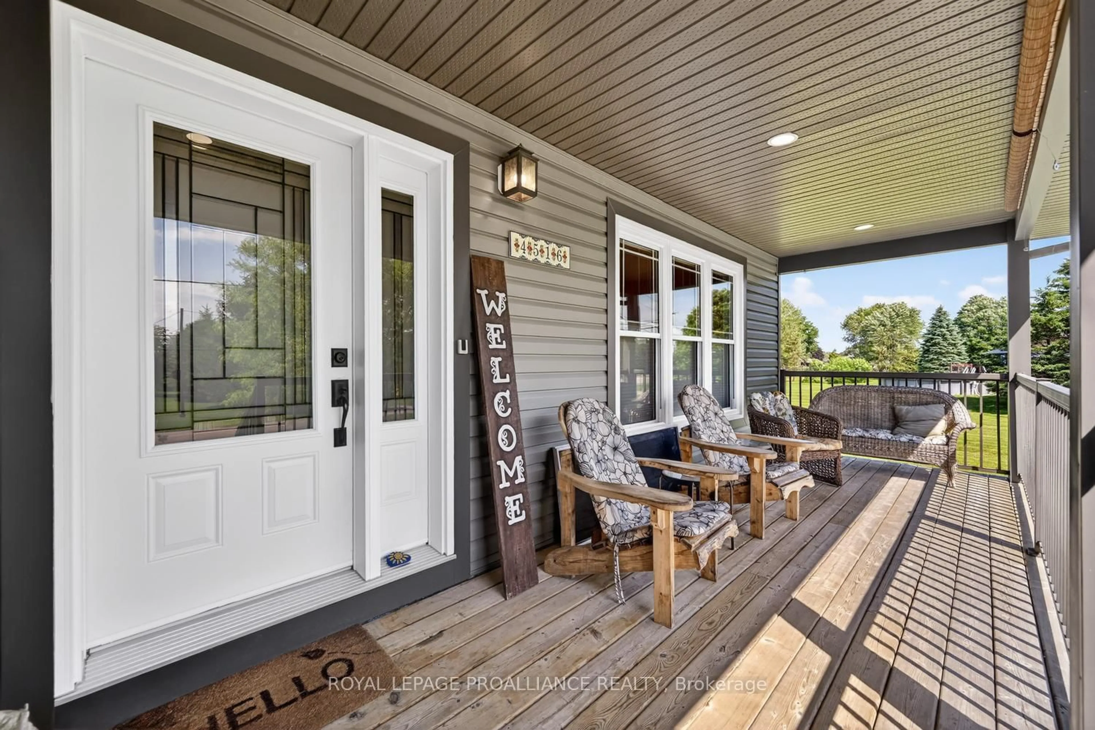 Indoor entryway for 4516 Airport Rd, Elizabethtown-Kitley Ontario K6T 1A2